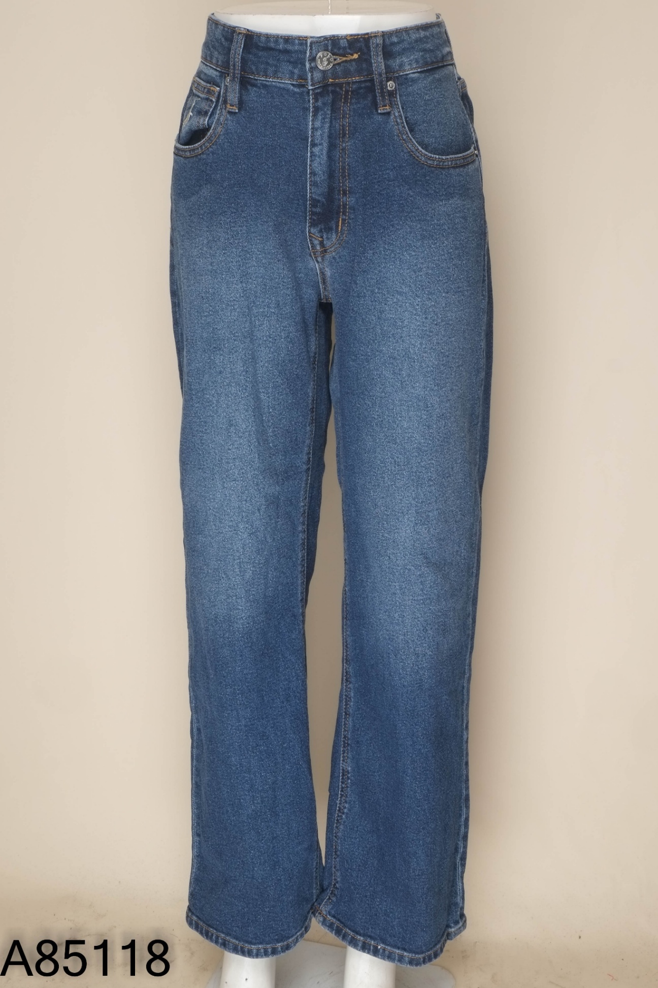 Quần jeans xanh suông