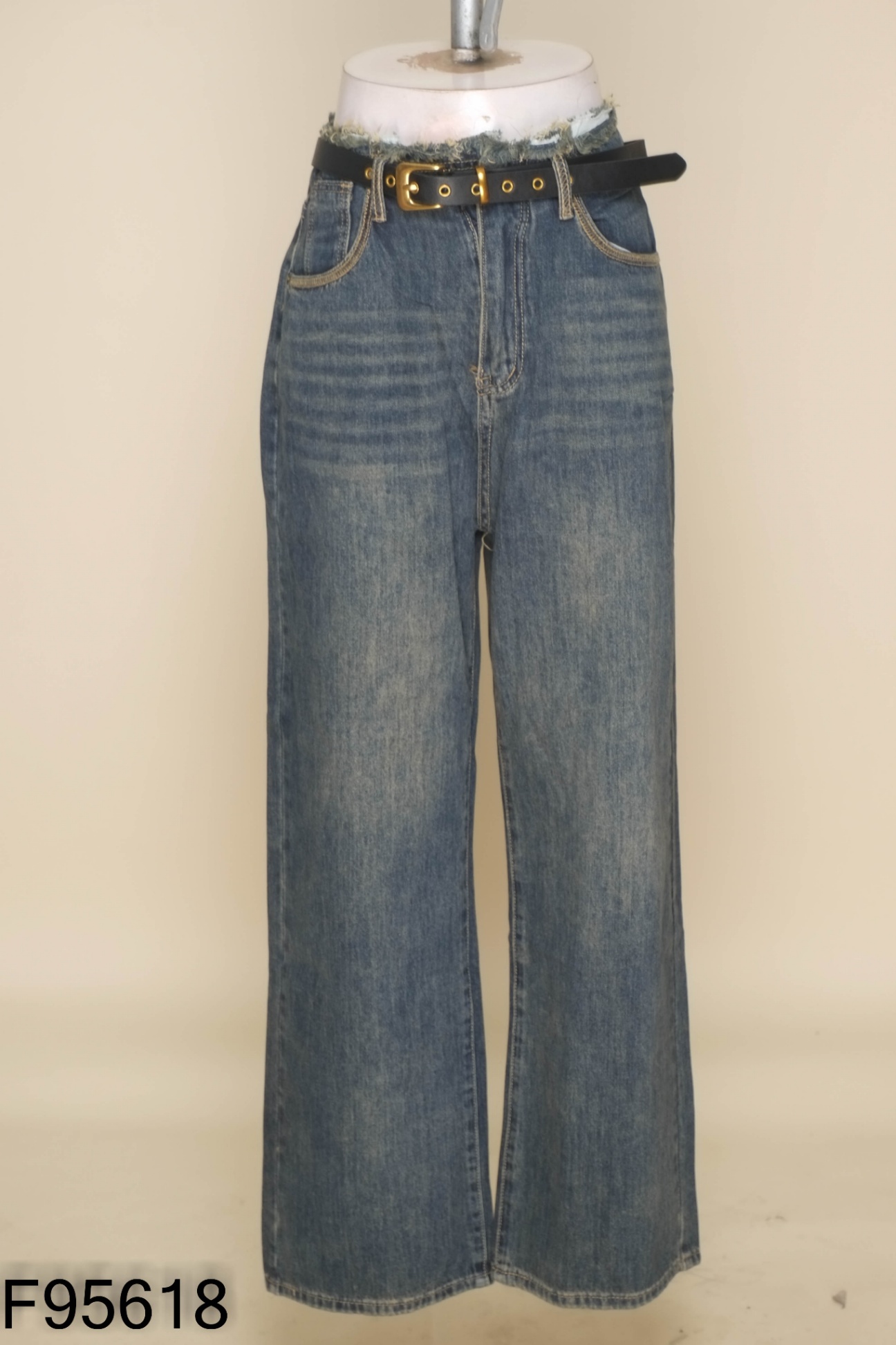 Quần jeans xanh eo tua rua
