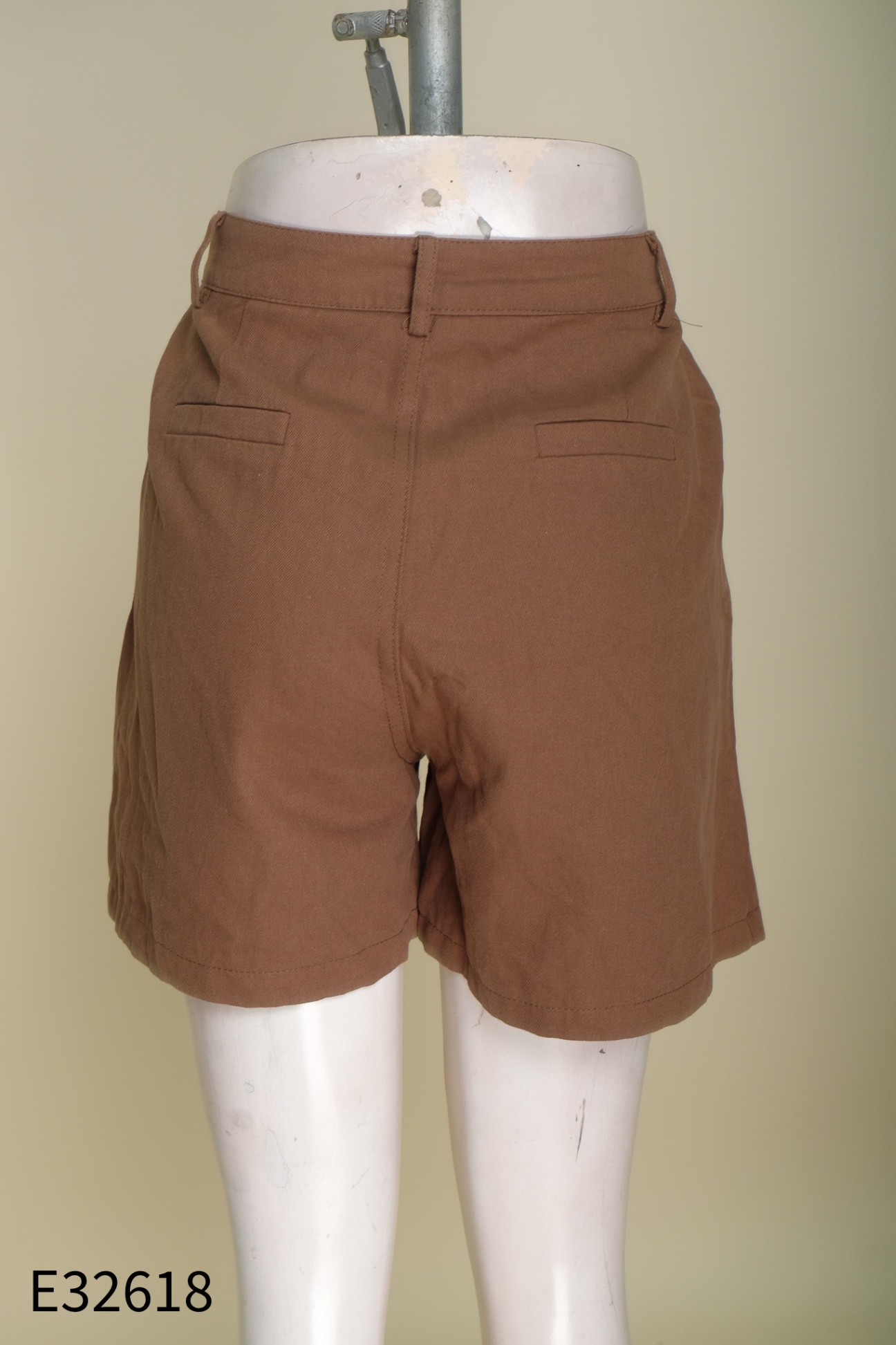 Quần short nâu trơn