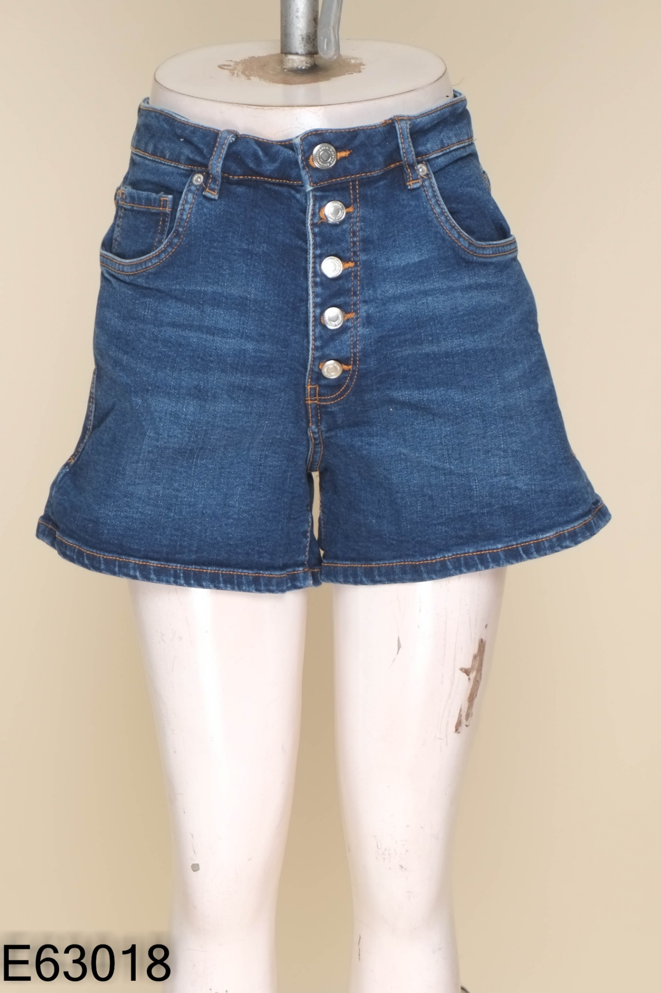 Quần short jeans xanh cúc dọc
