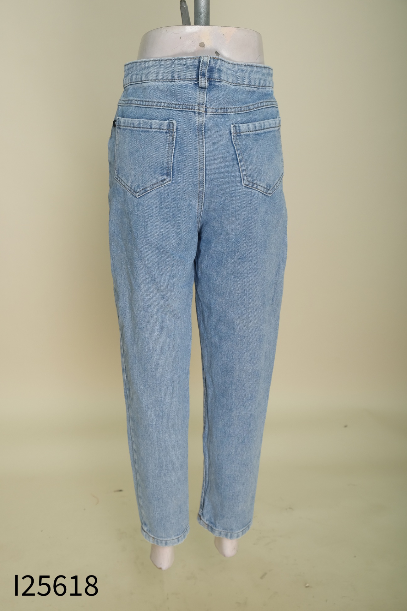Quần jeans xanh trơn