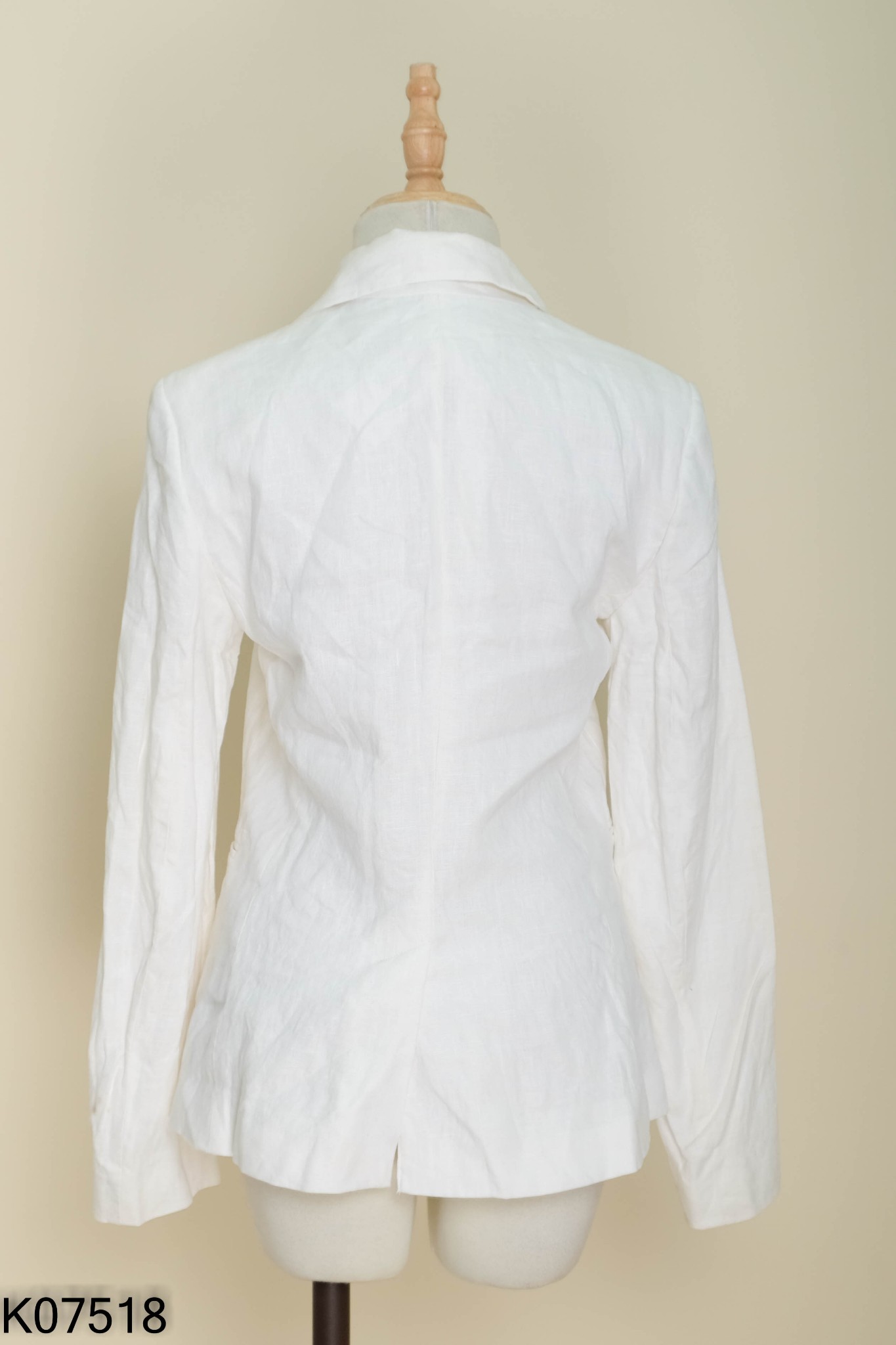 Blazer MANGO trắng be