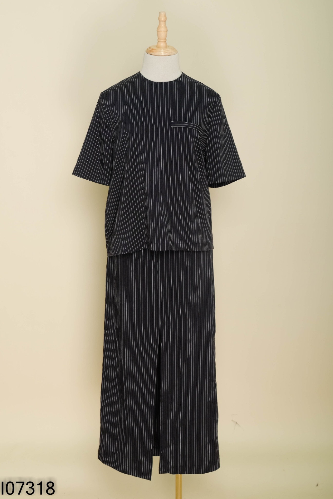 SET VERO MODA Áo xanh đen kẻ trắng + chân váy