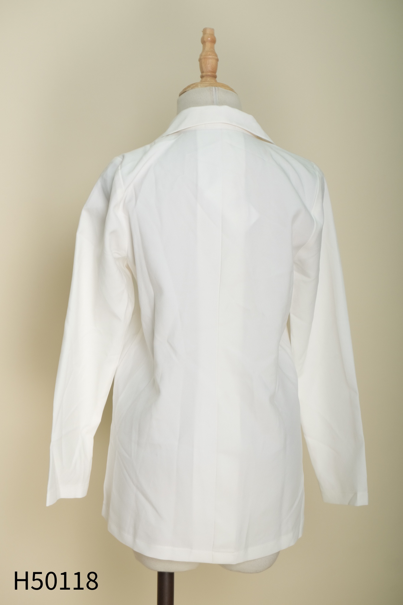 Áo khoác trắng cổ vest