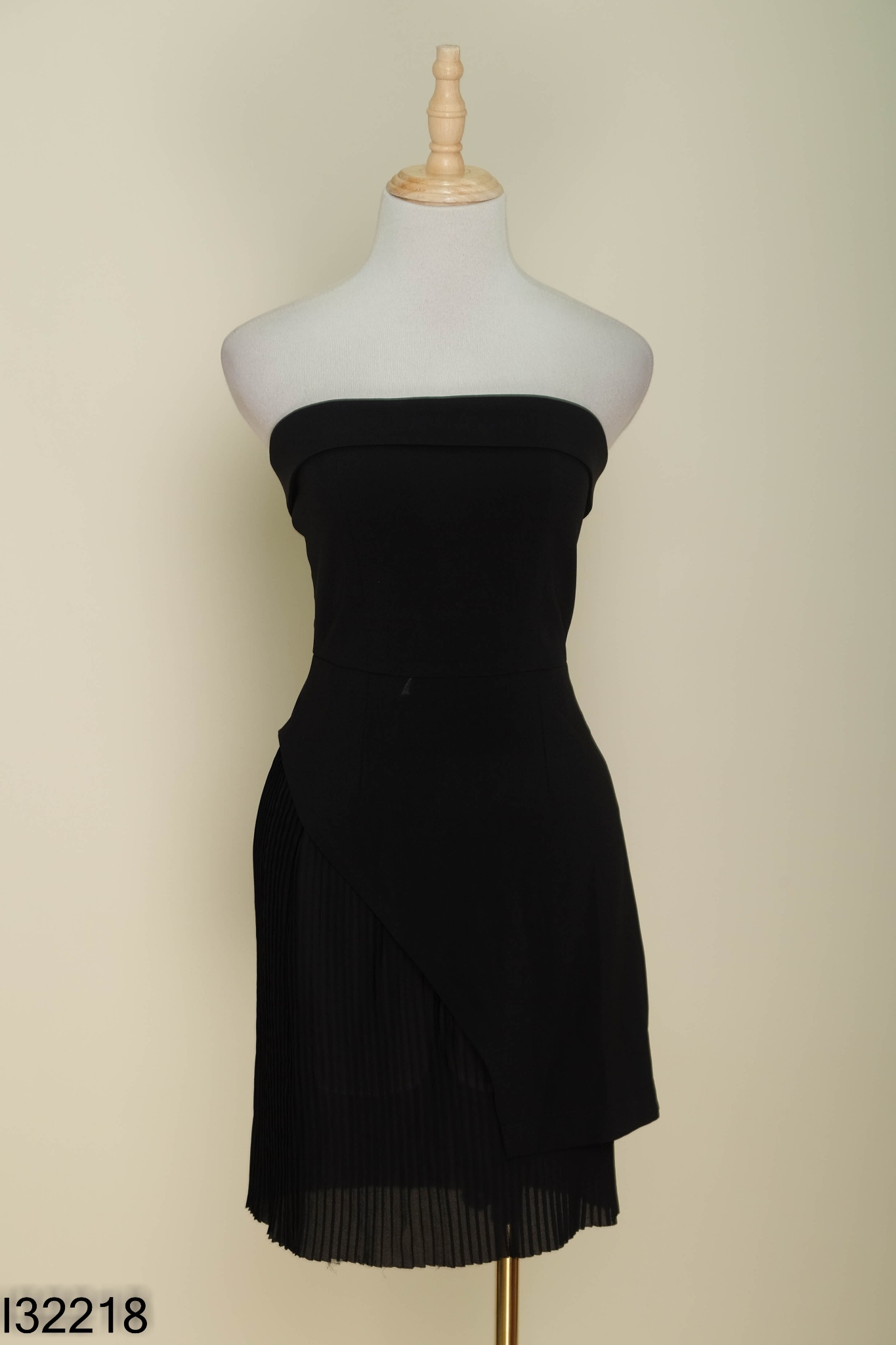 Váy ATELIER đen cúp ngực