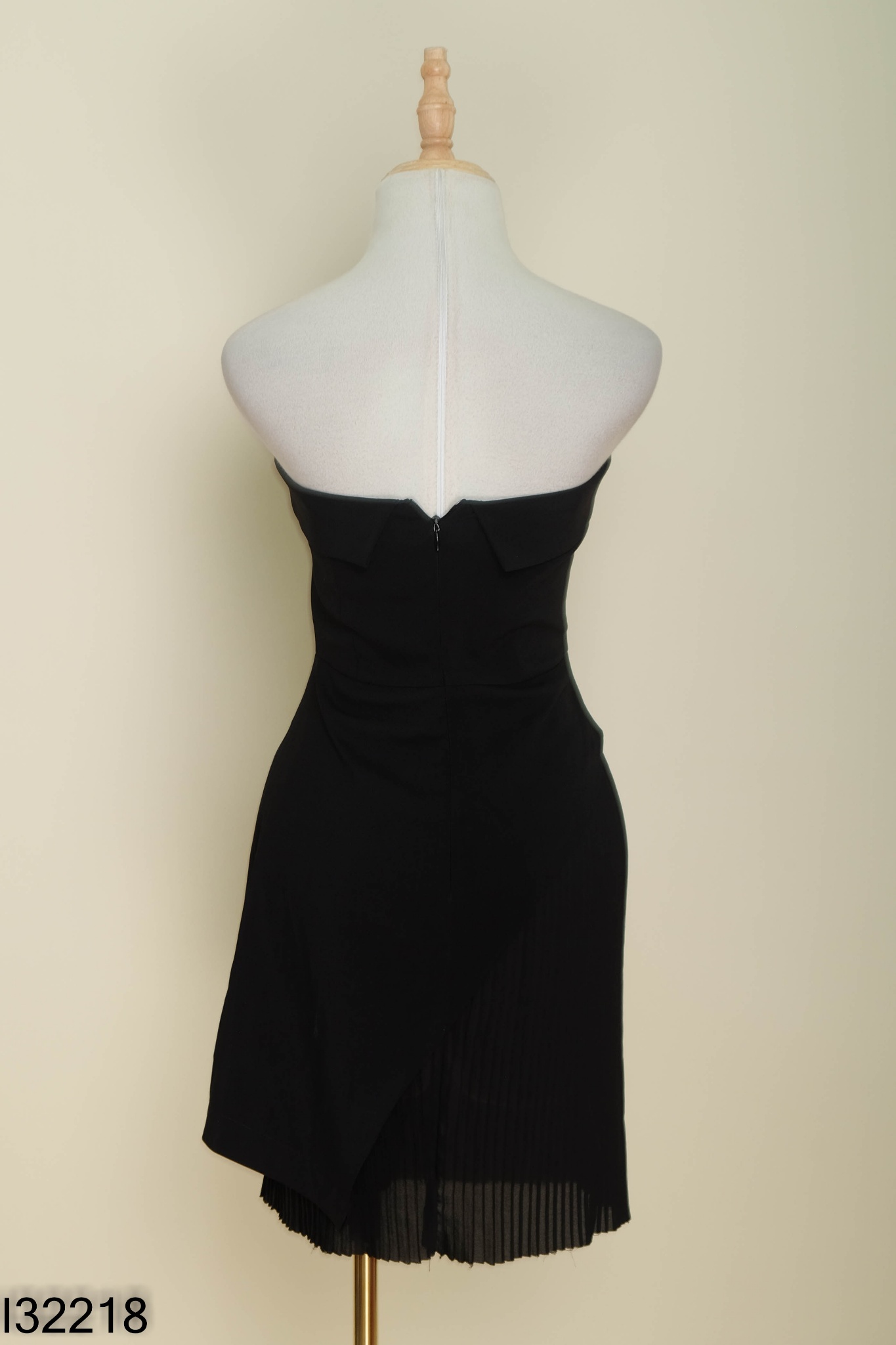 Váy ATELIER đen cúp ngực