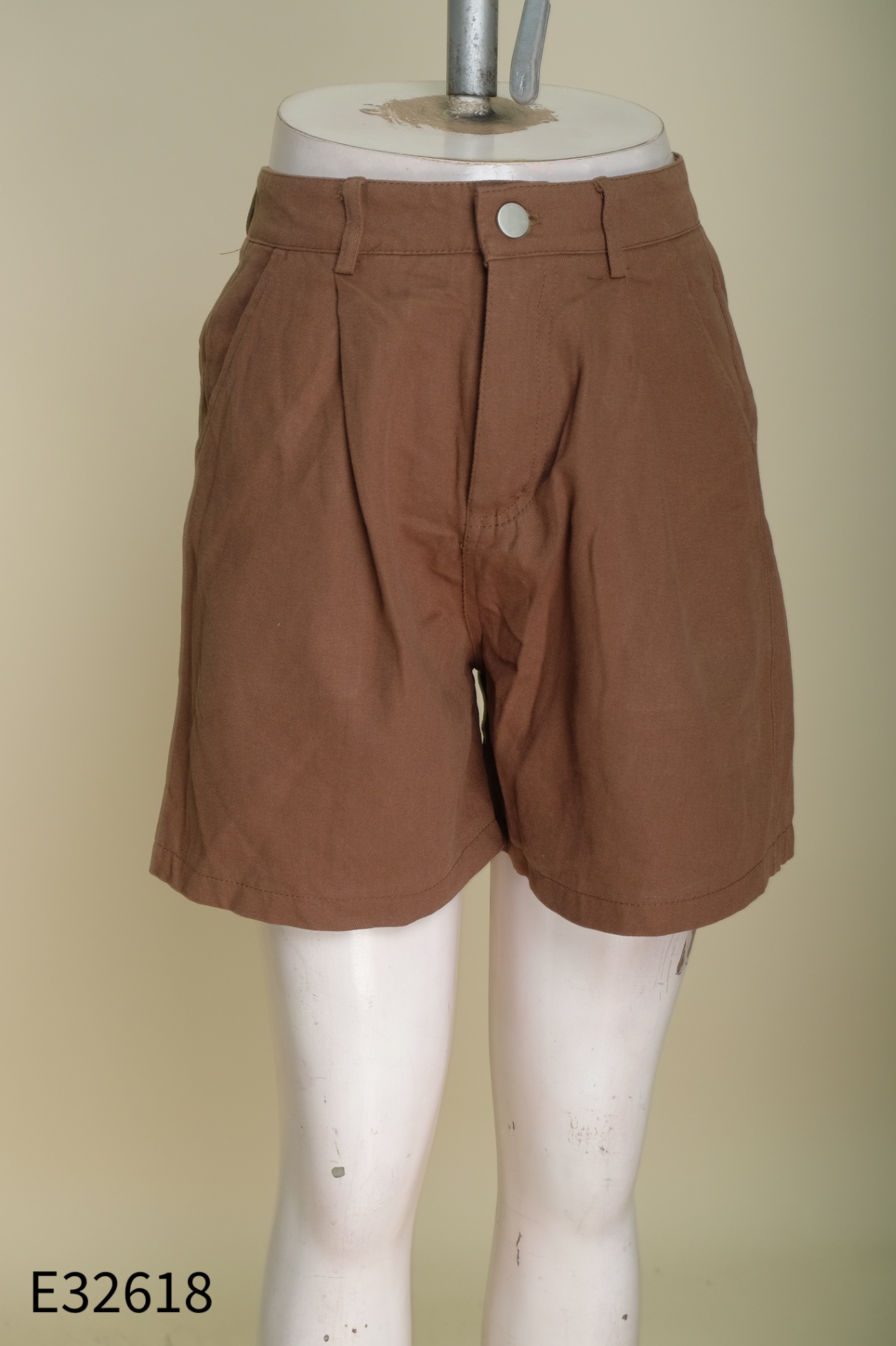 Quần short nâu trơn
