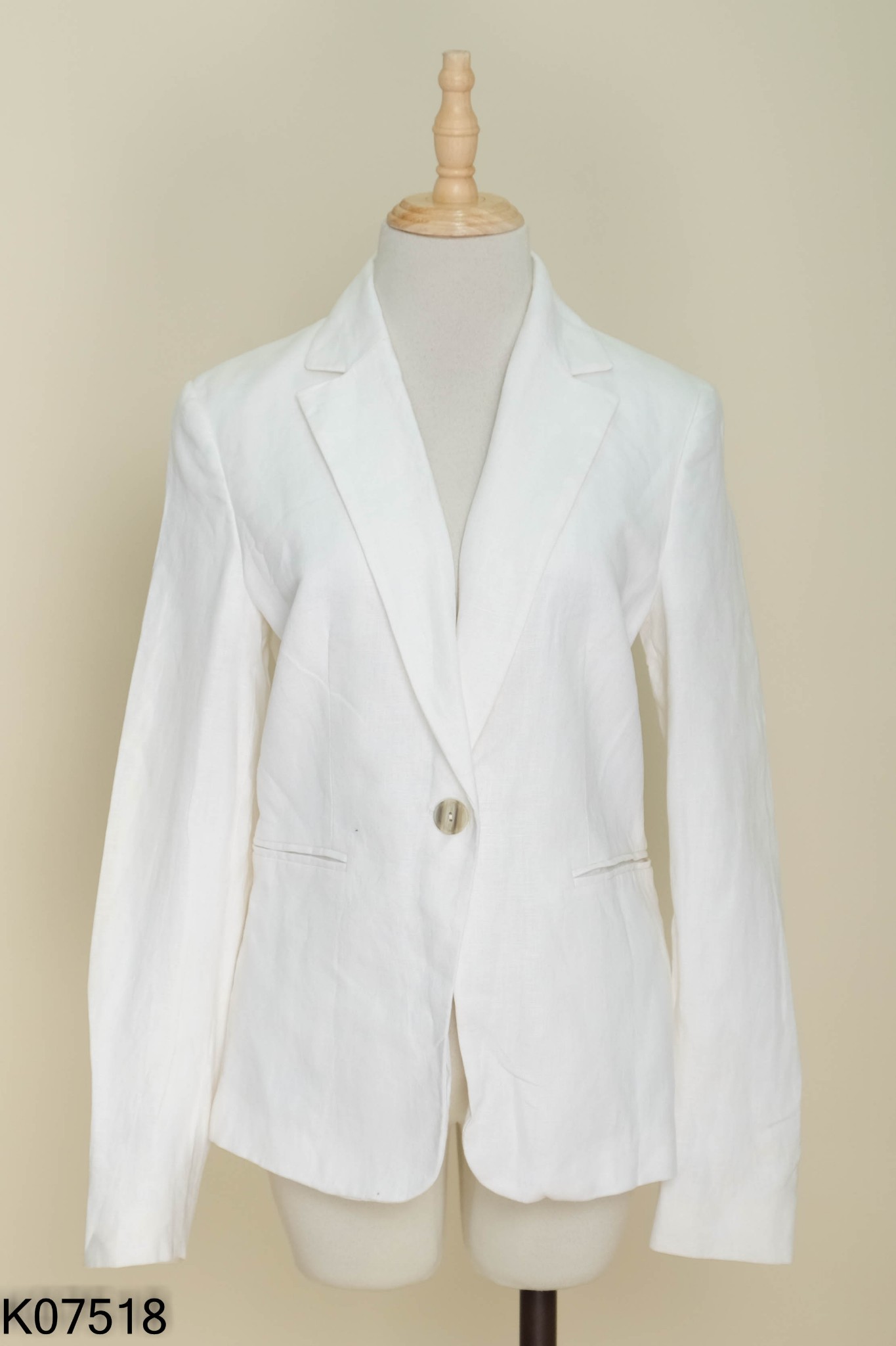 Blazer MANGO trắng be
