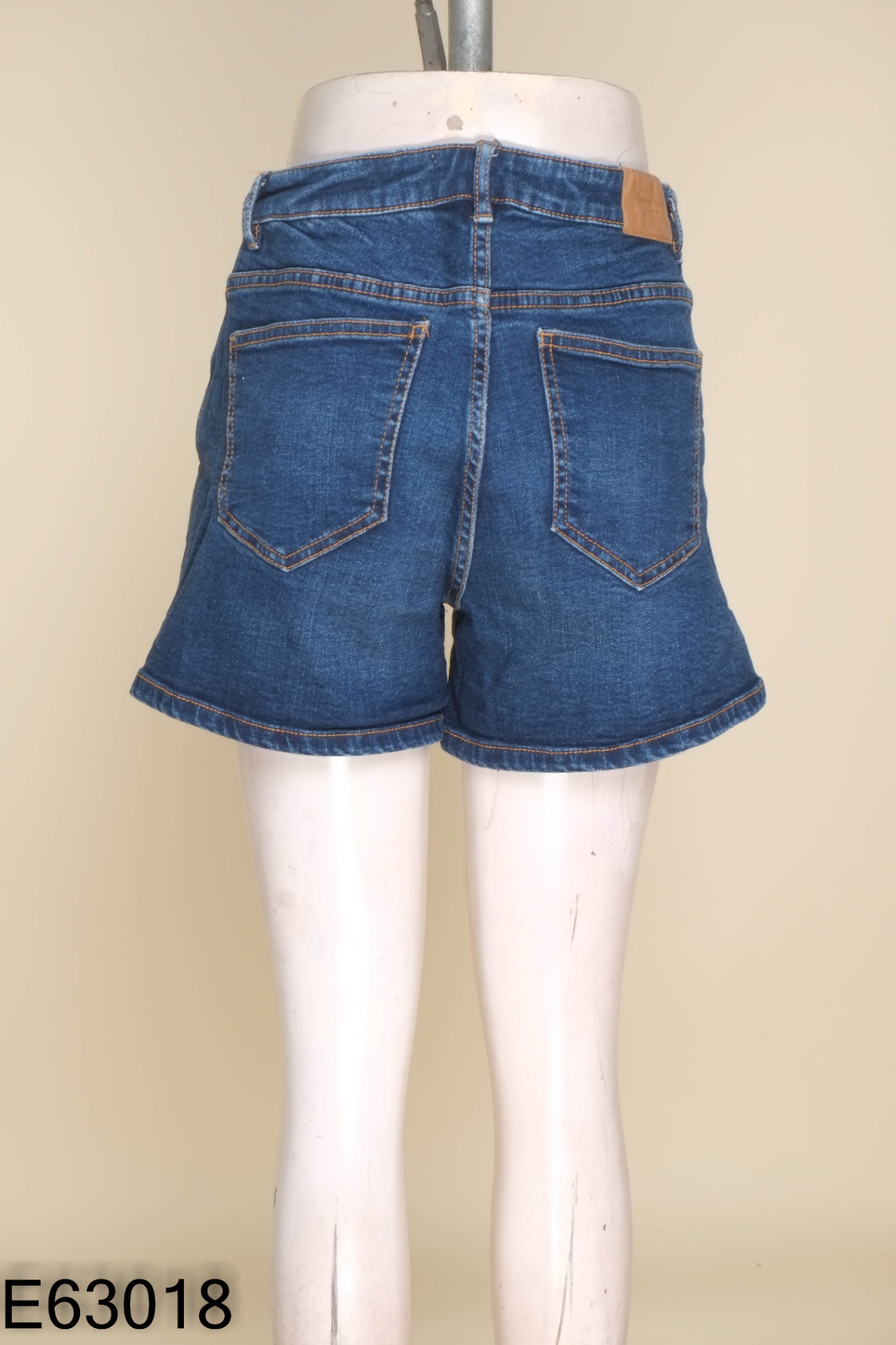 Quần short jeans xanh cúc dọc