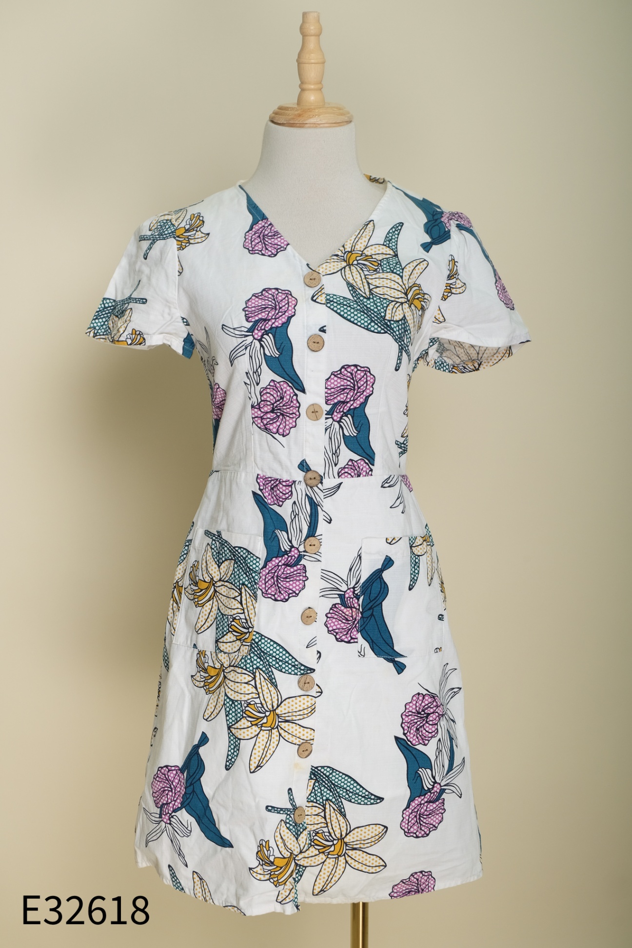 Váy ADORE DRESS trắng họa tiết