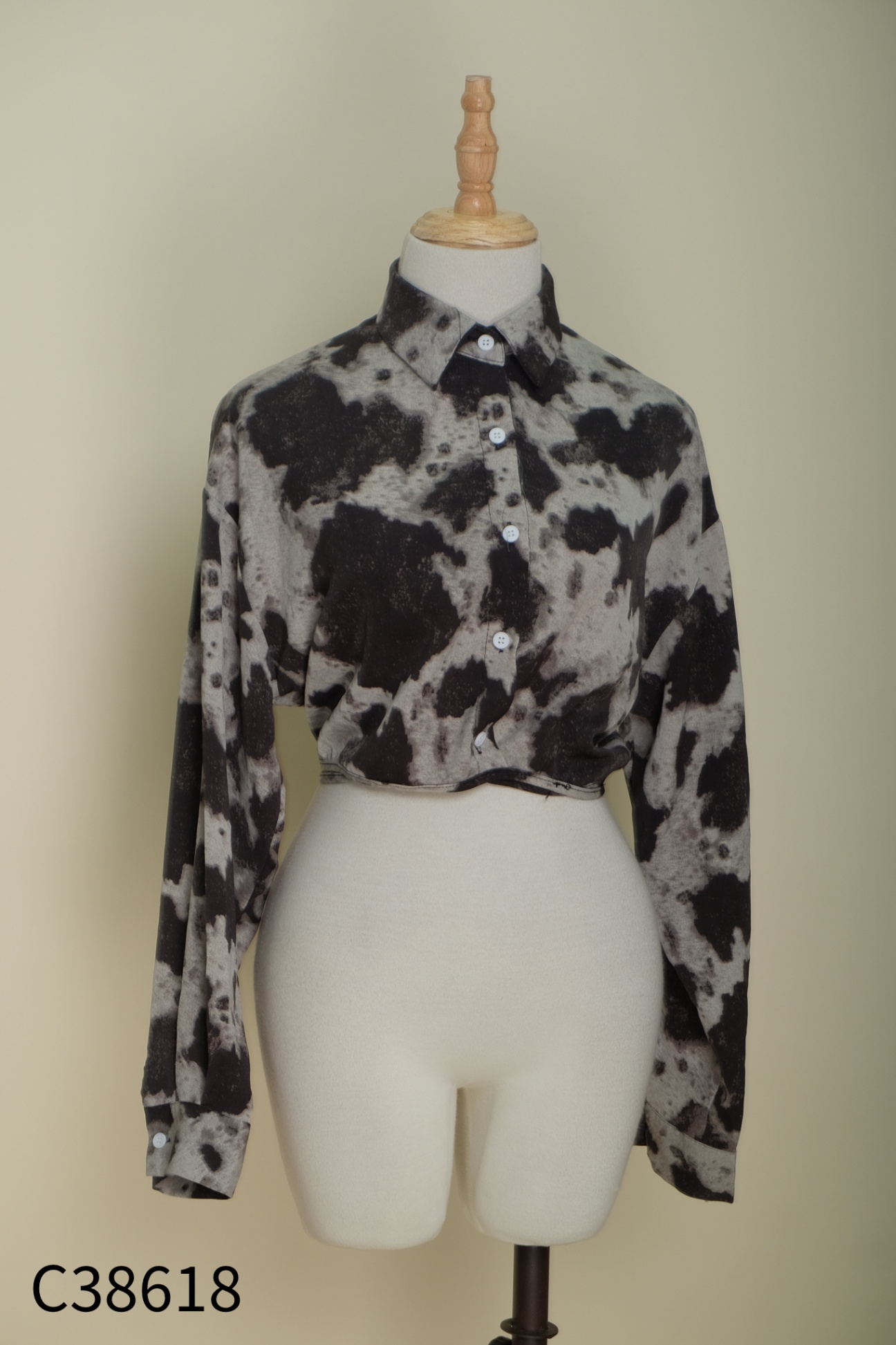Áo xám phối đen croptop