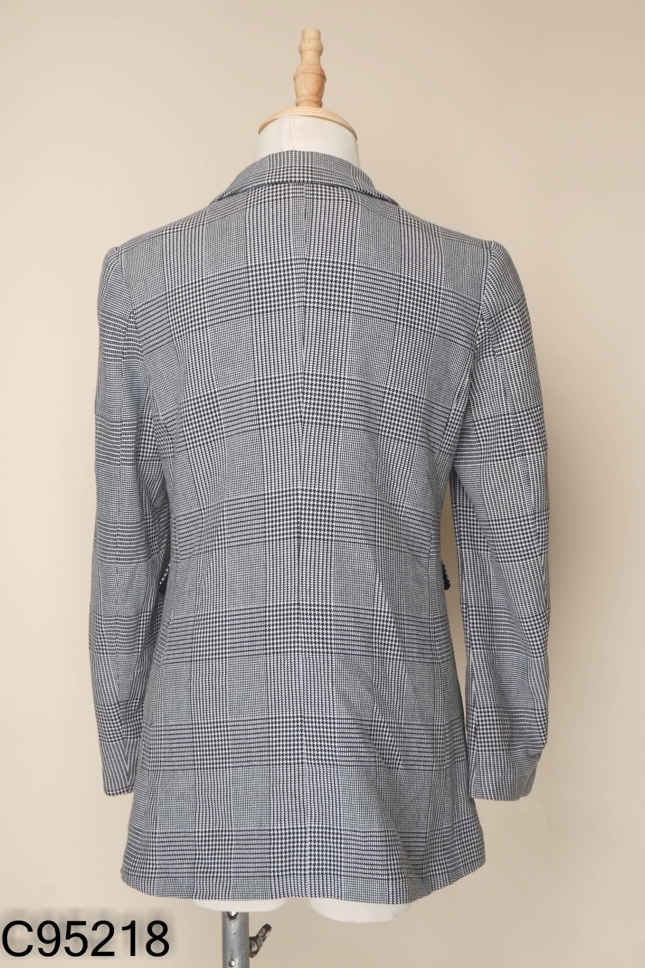 Áo blazer EVA TRAN đen trắng