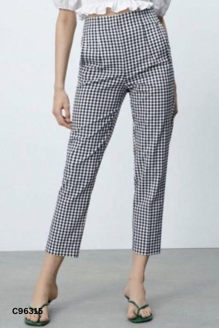 Quần ZARA trắng kẻ đen