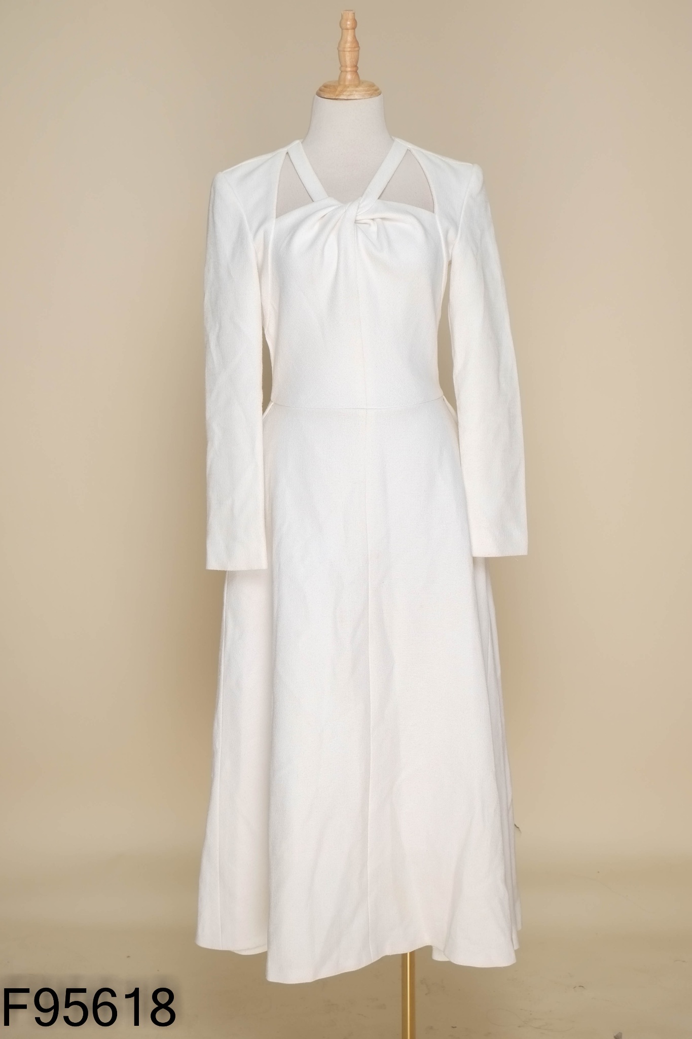 Váy DELICATE dạ trắng xoắn ngực