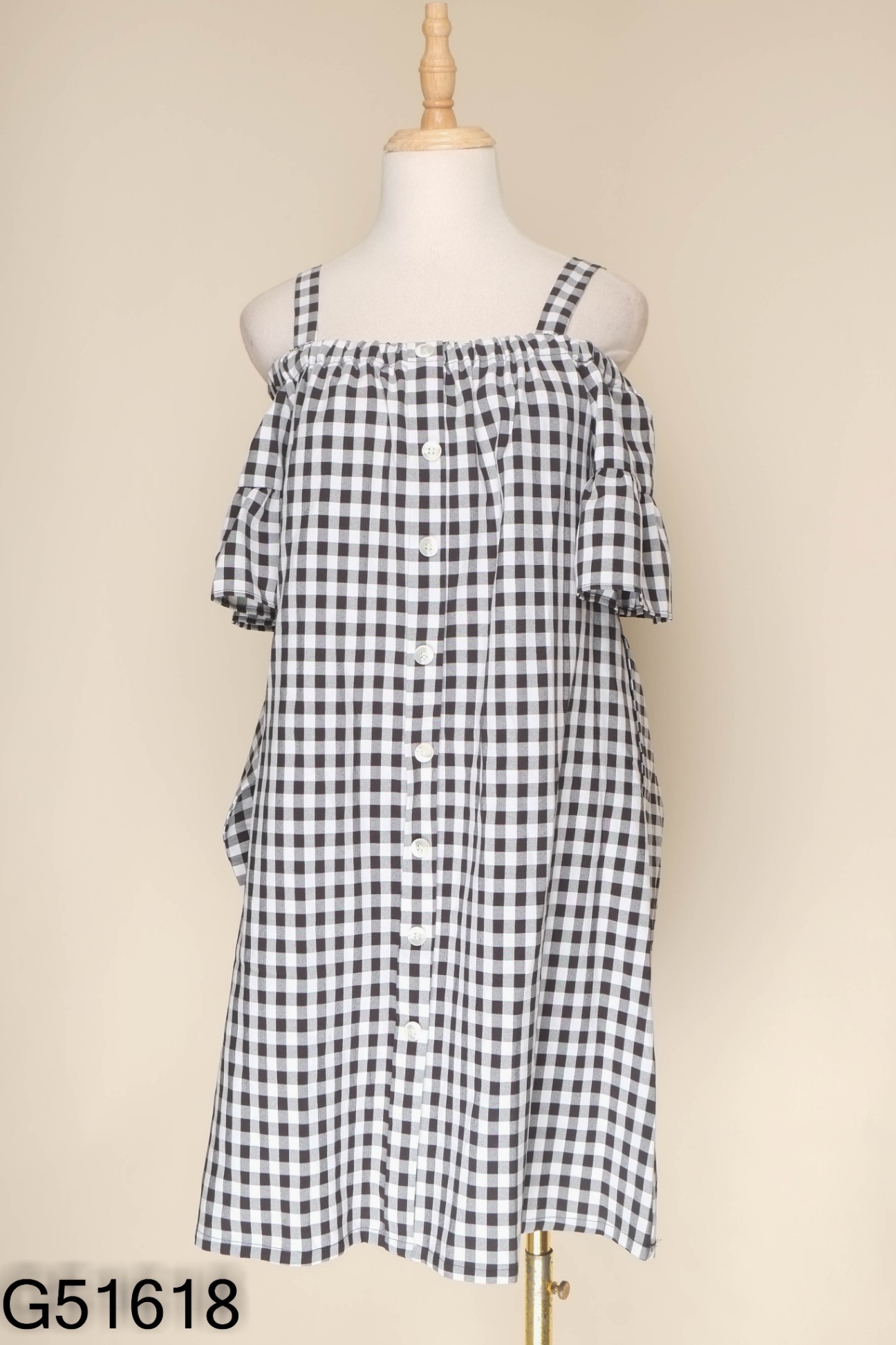Váy 92 WEAR caro đen trắng khoét vai