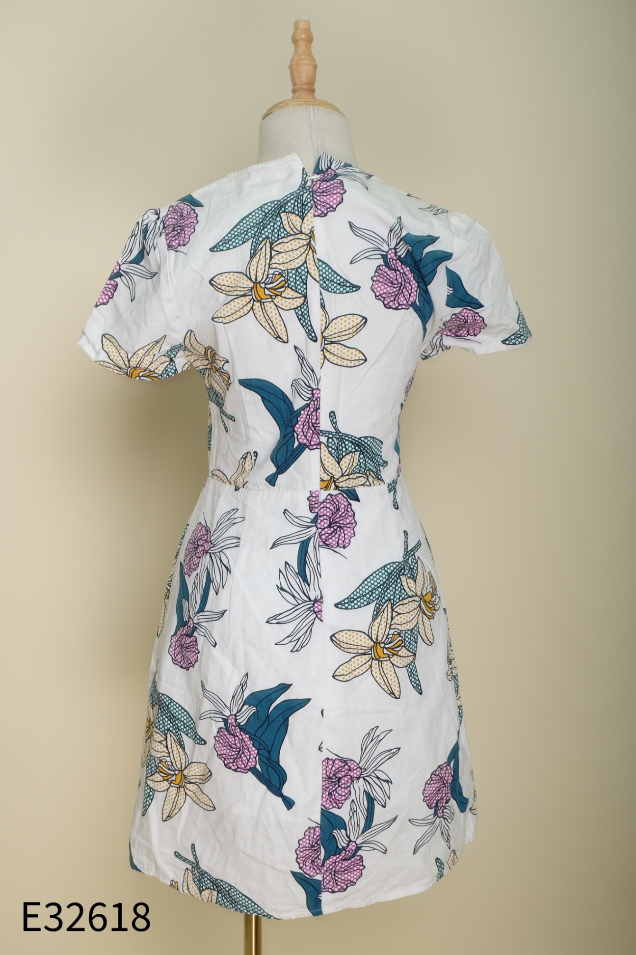 Váy ADORE DRESS trắng họa tiết