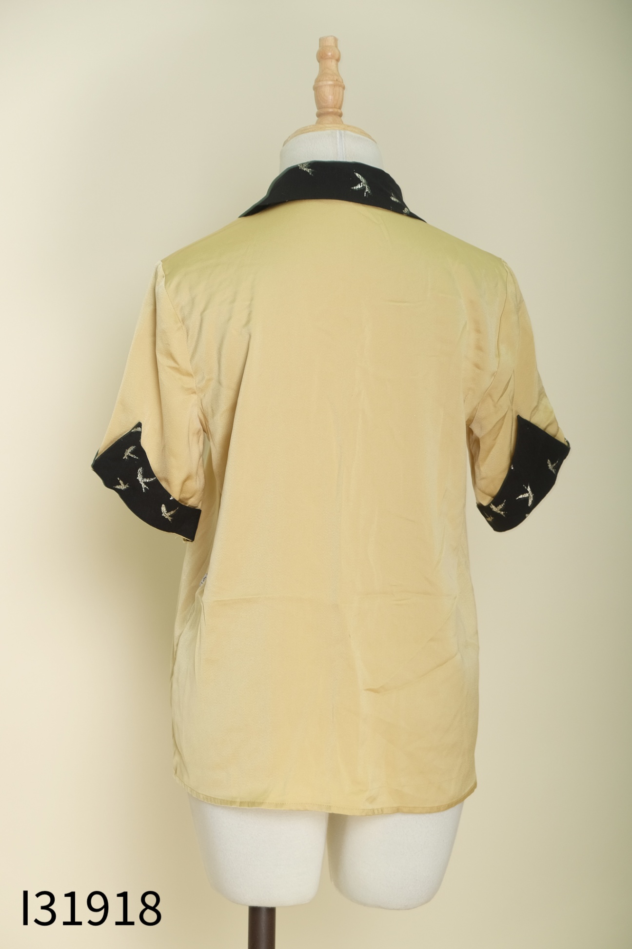 Áo sơ mi LIIN CLOTHING lụa vàng phối đen