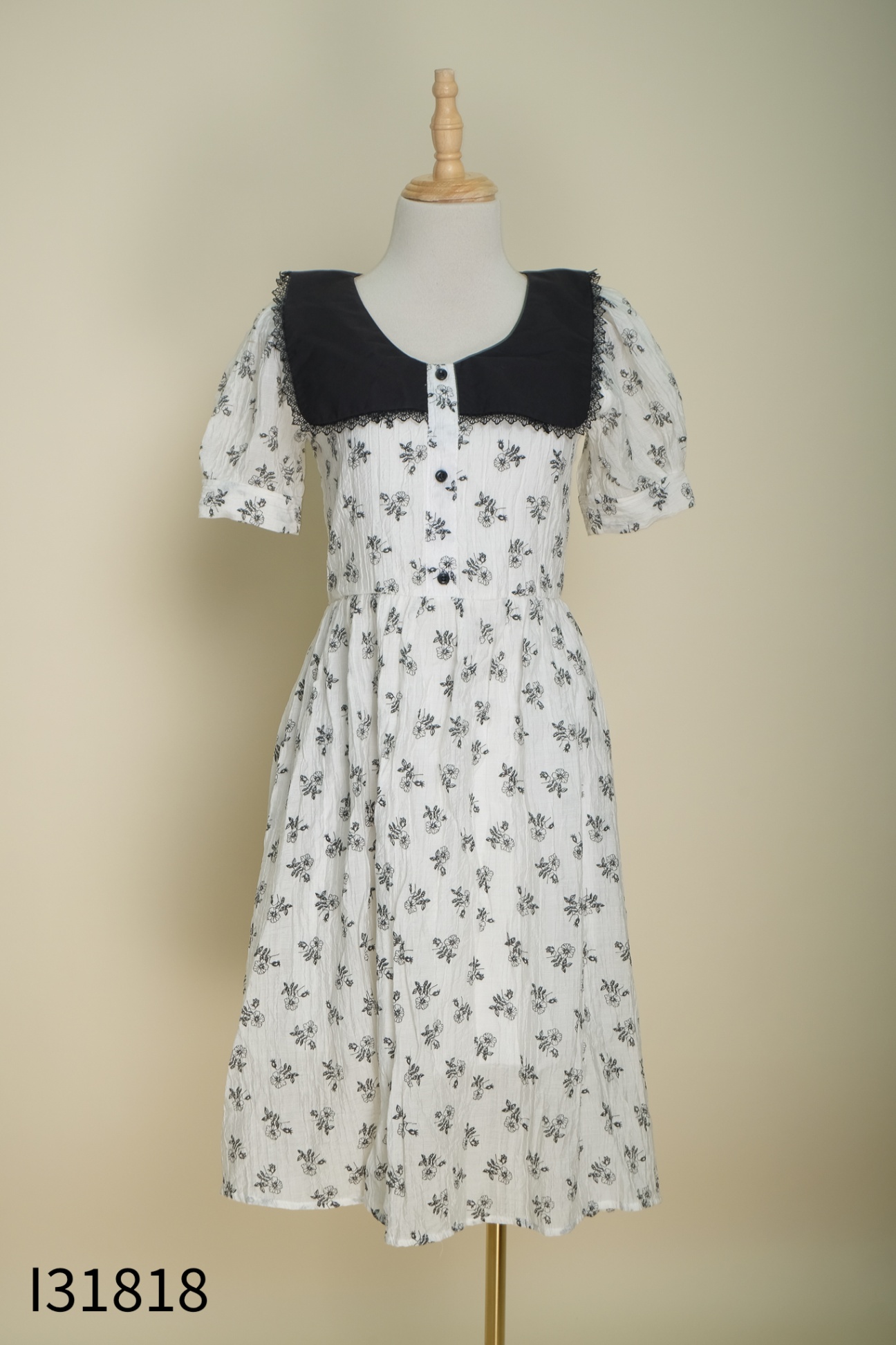 Váy chiffon trắng họa tiết đen