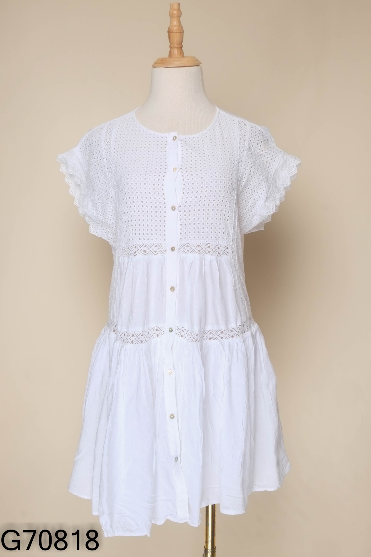 Váy ZARA trắng cài khuy