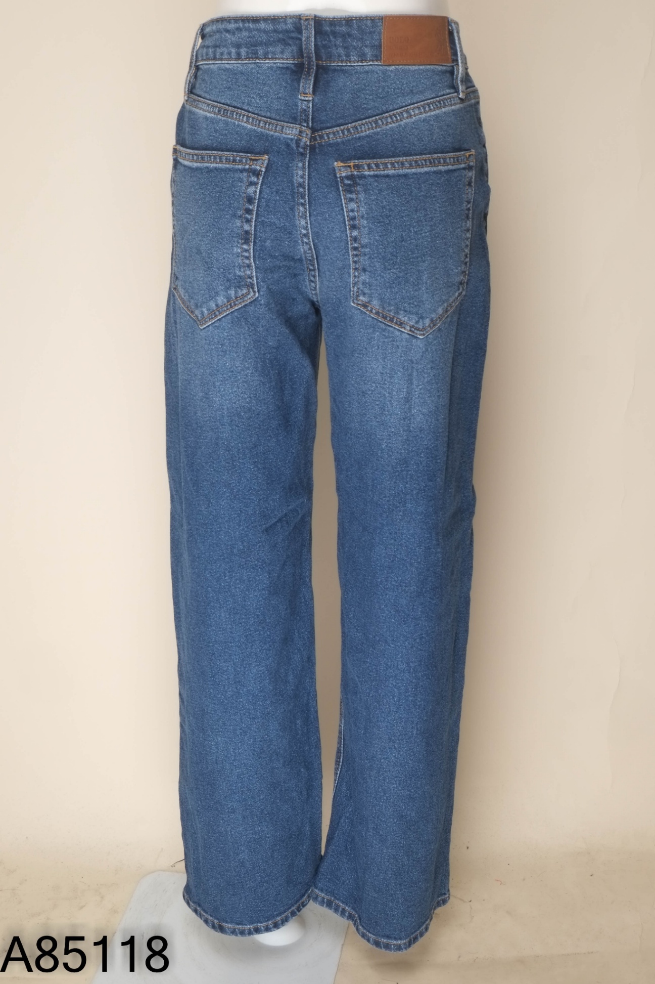 Quần jeans xanh suông
