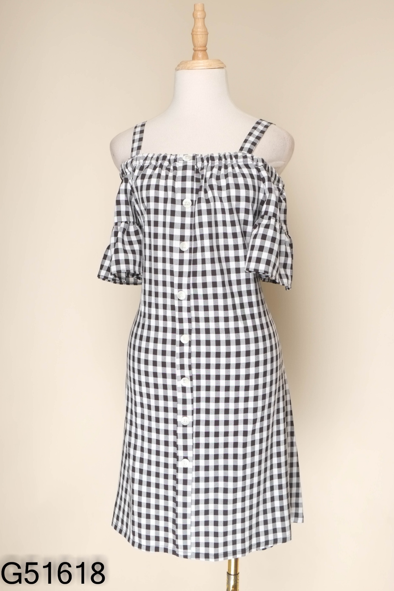 Váy 92 WEAR caro đen trắng khoét vai