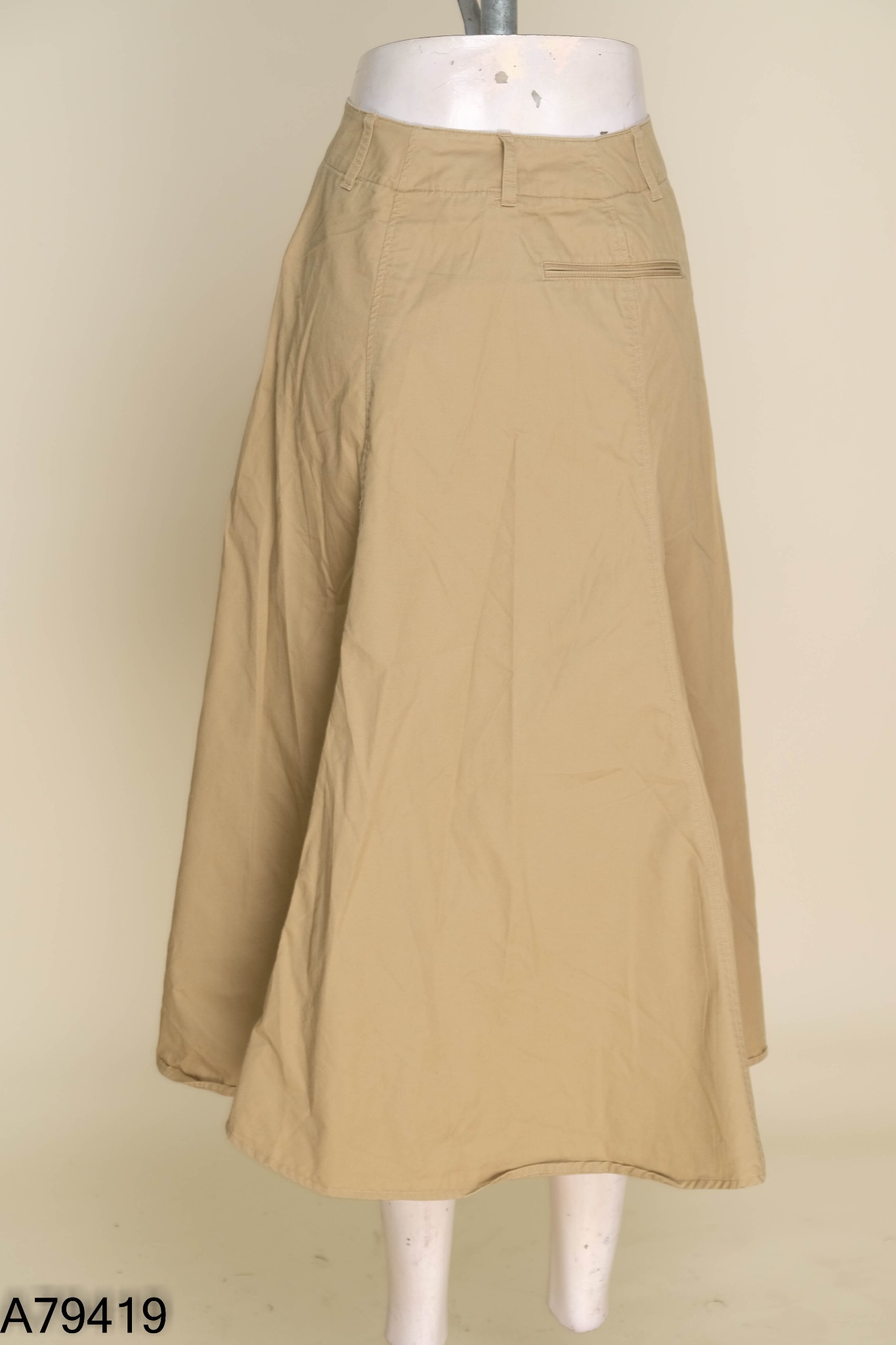 Chân váy UNIQLO be trơn