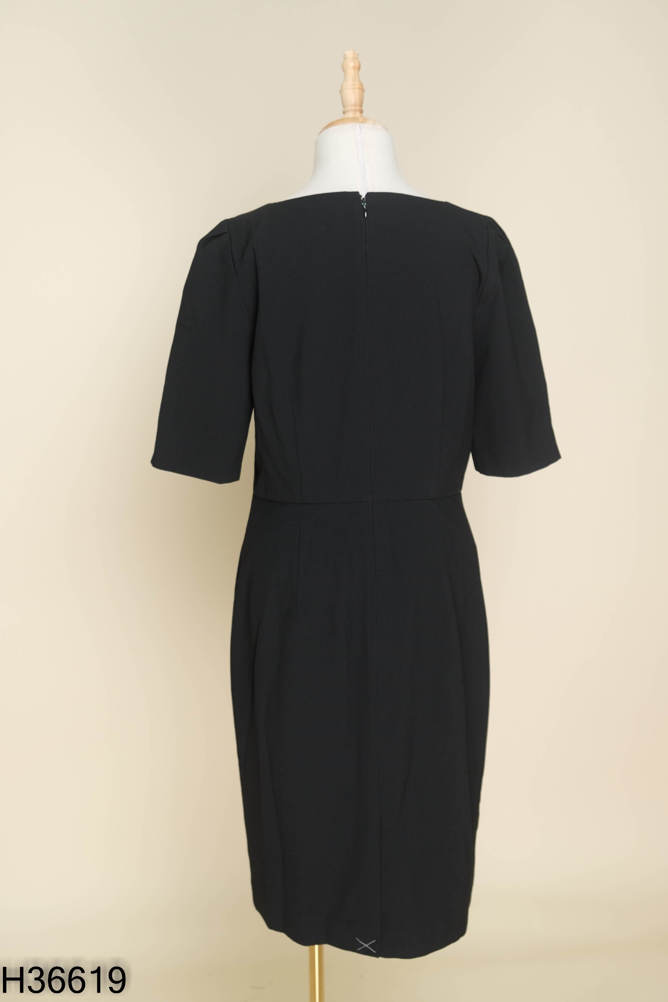 Váy đen ANN TAYLOR cổ vuông