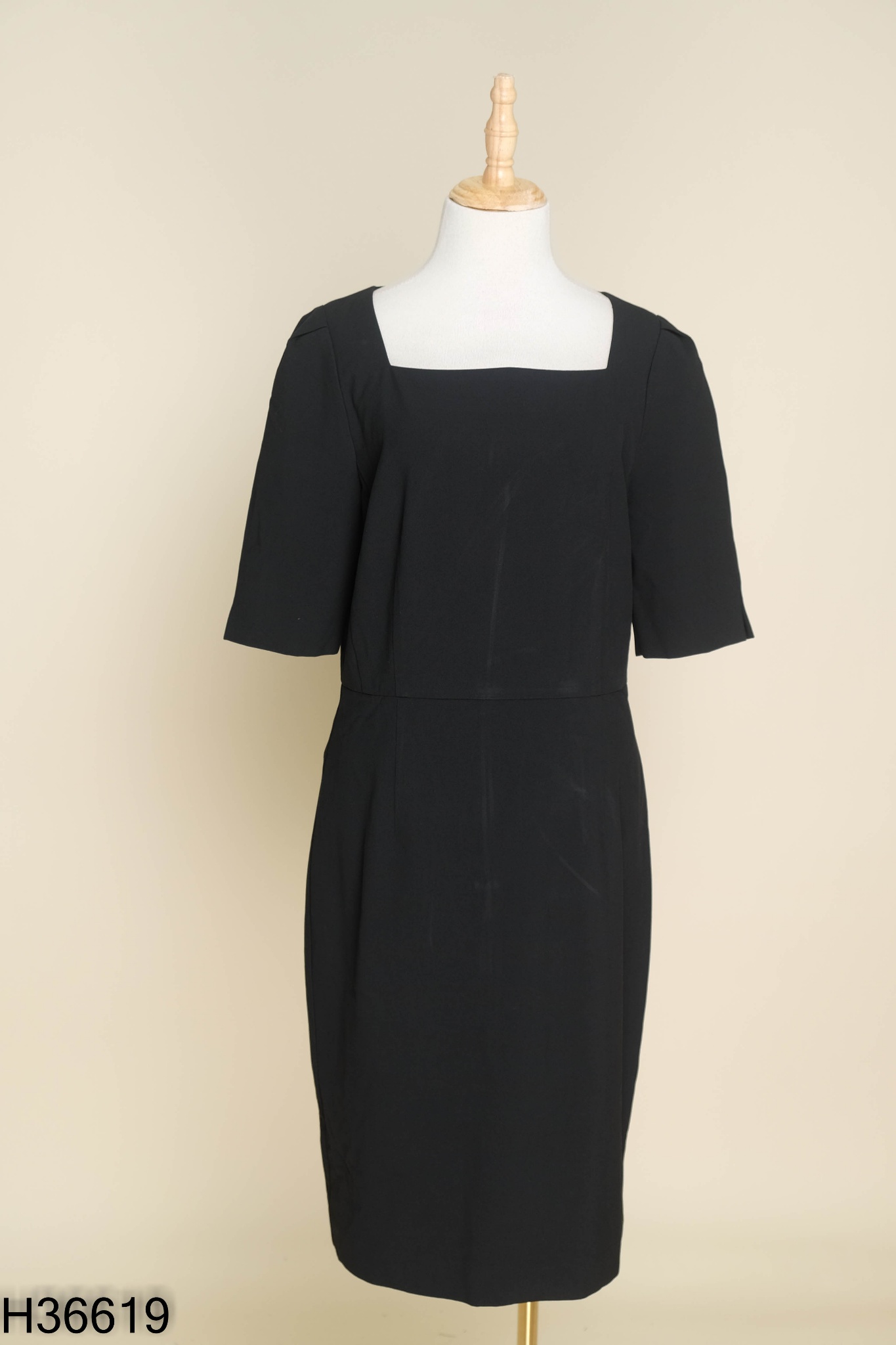 Váy đen ANN TAYLOR cổ vuông
