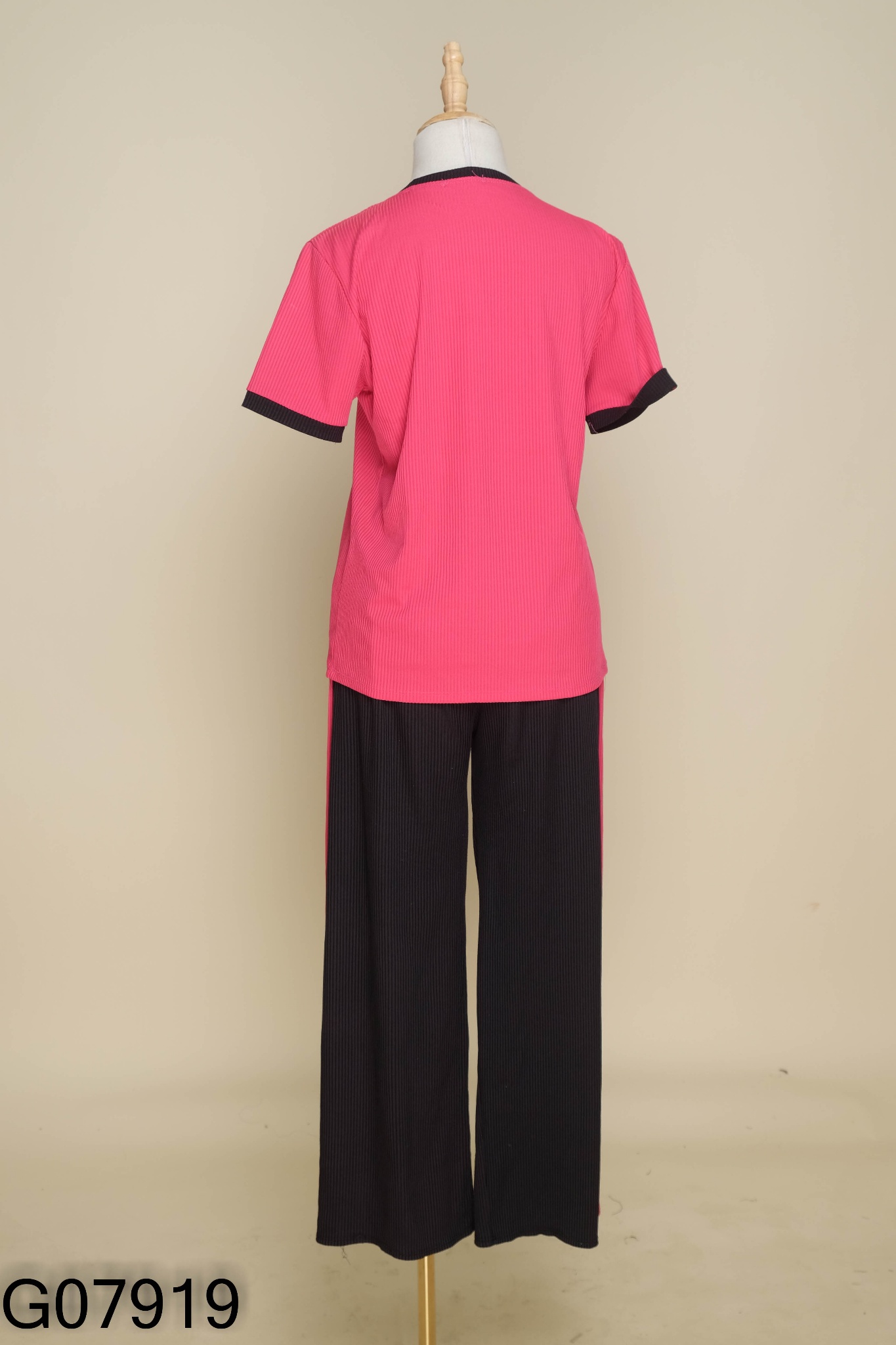 SET Áo hồng viền đen + quần đen