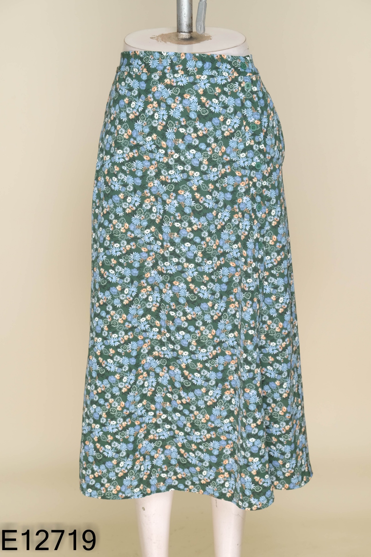 Chân váy UNIQLO xanh hoa