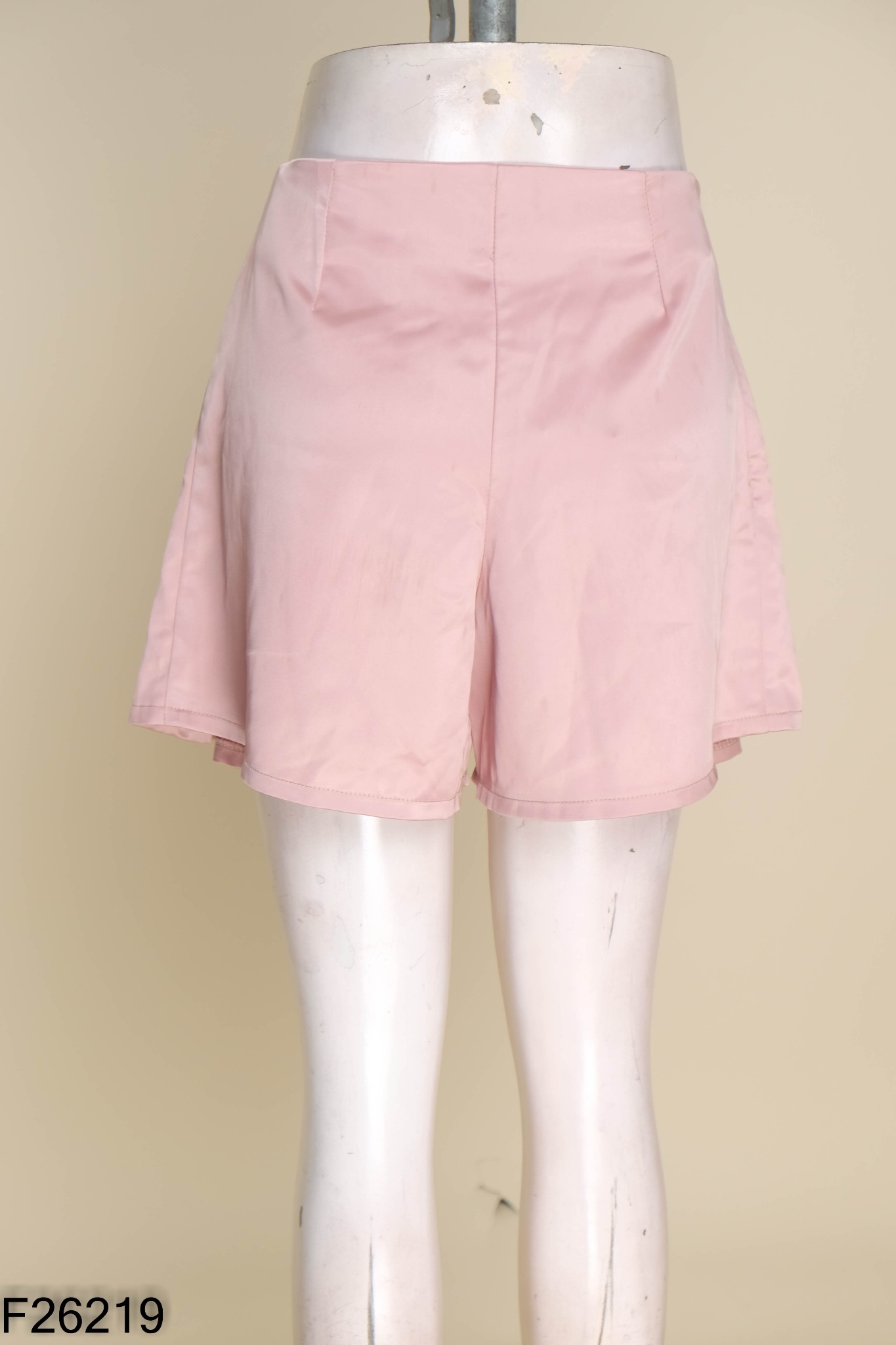 Quần shorts NEUF lụa hồng gấp ly