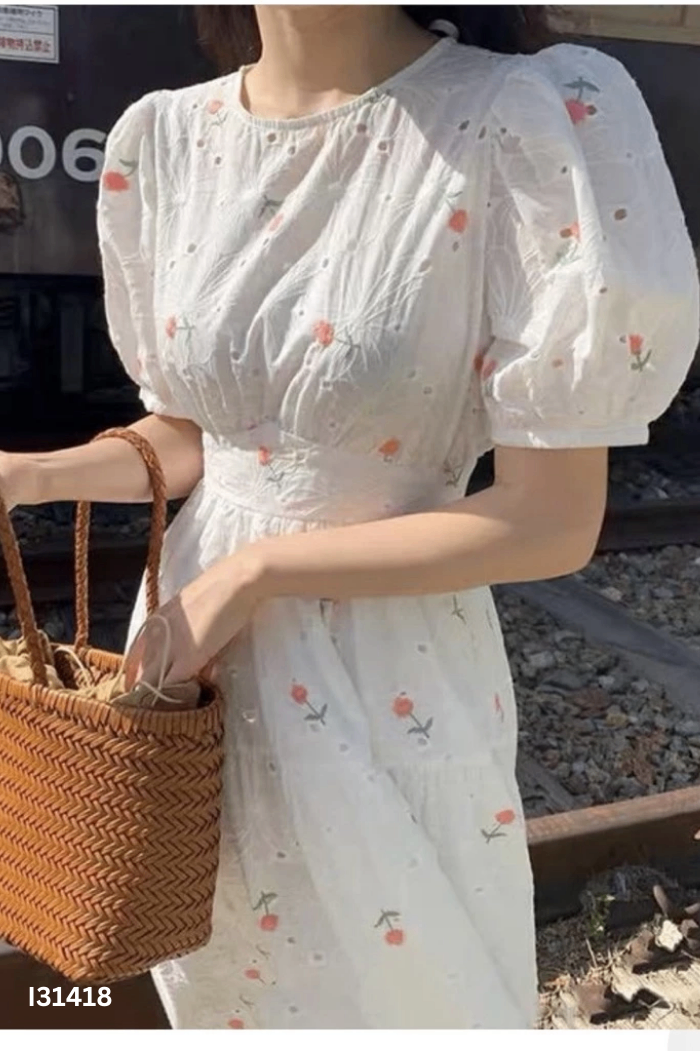 Váy trắng hoa hồng
