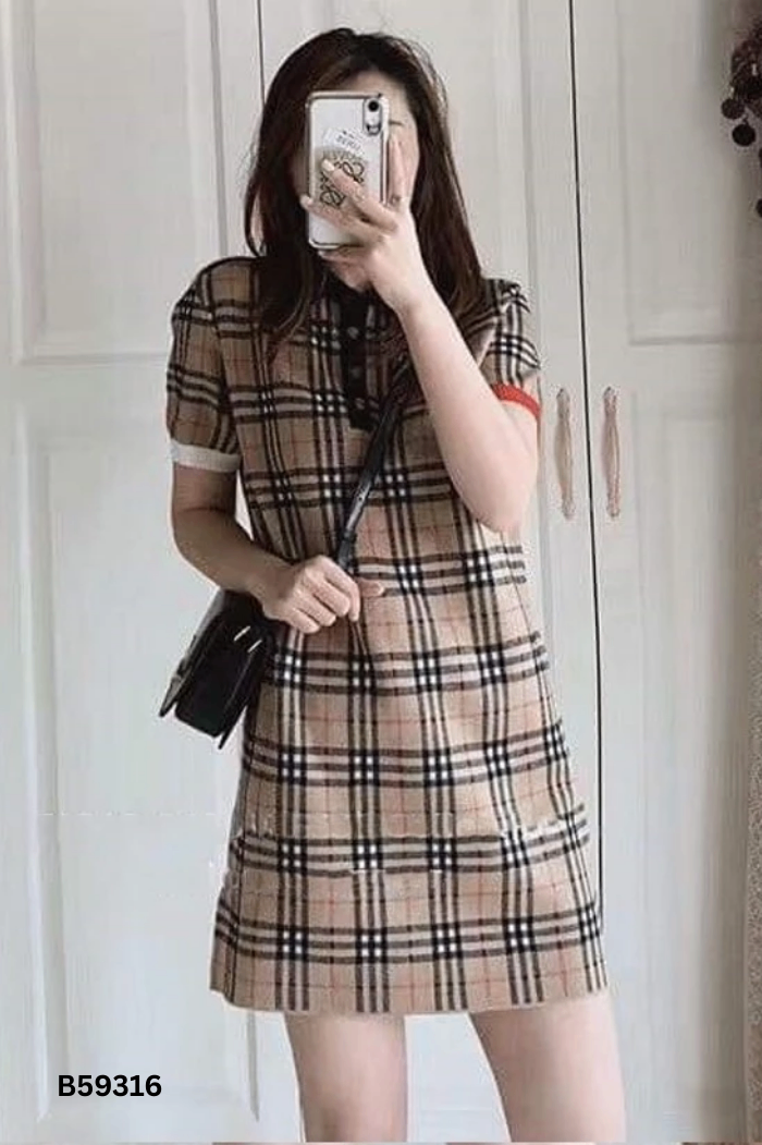 Váy len cổ polo nâu kẻ