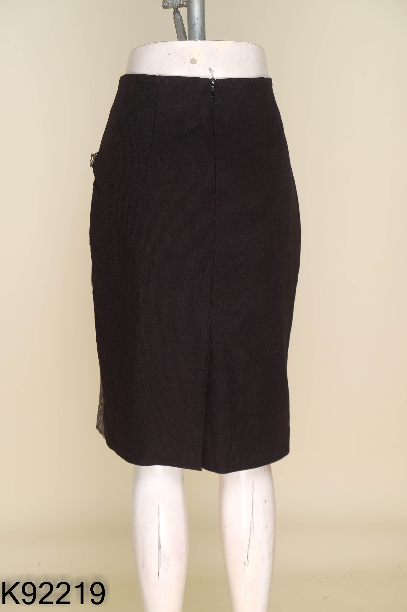 Chân váy IVY MODA đen kẻ trắng