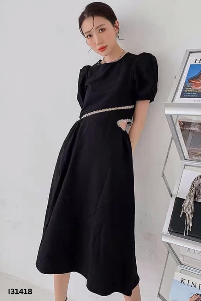 Váy đen eo đính hạt