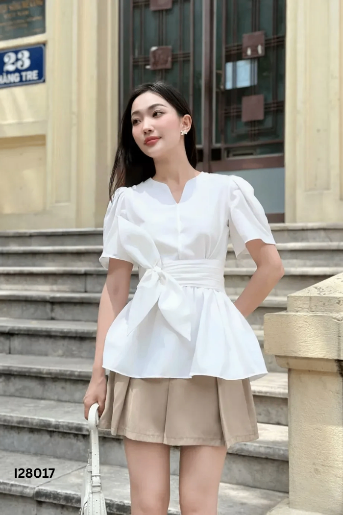 Áo kiểu trắng đính nơ
