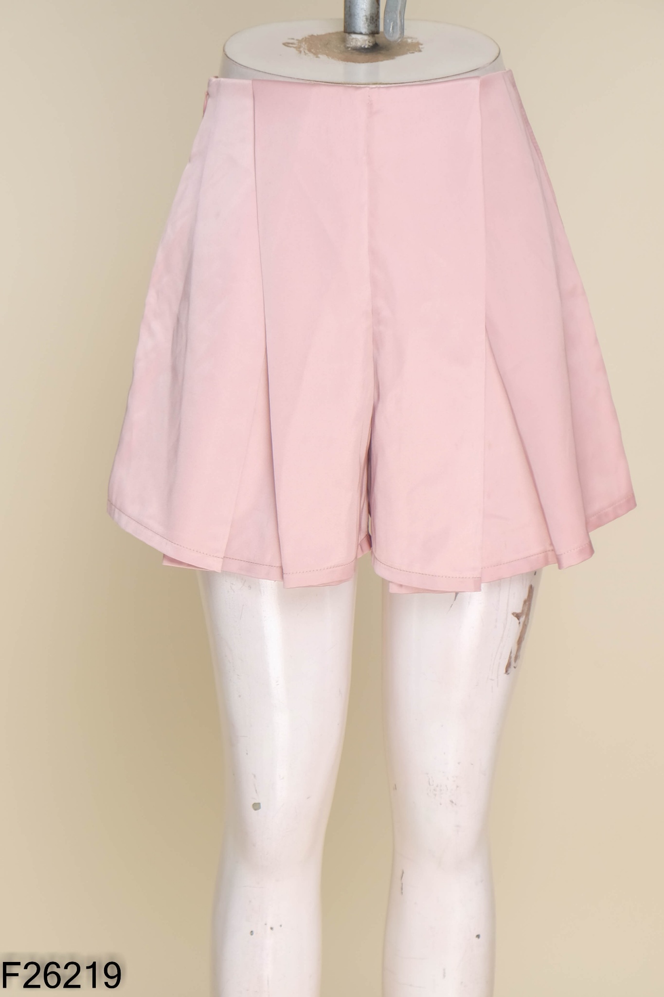 Quần shorts NEUF lụa hồng gấp ly