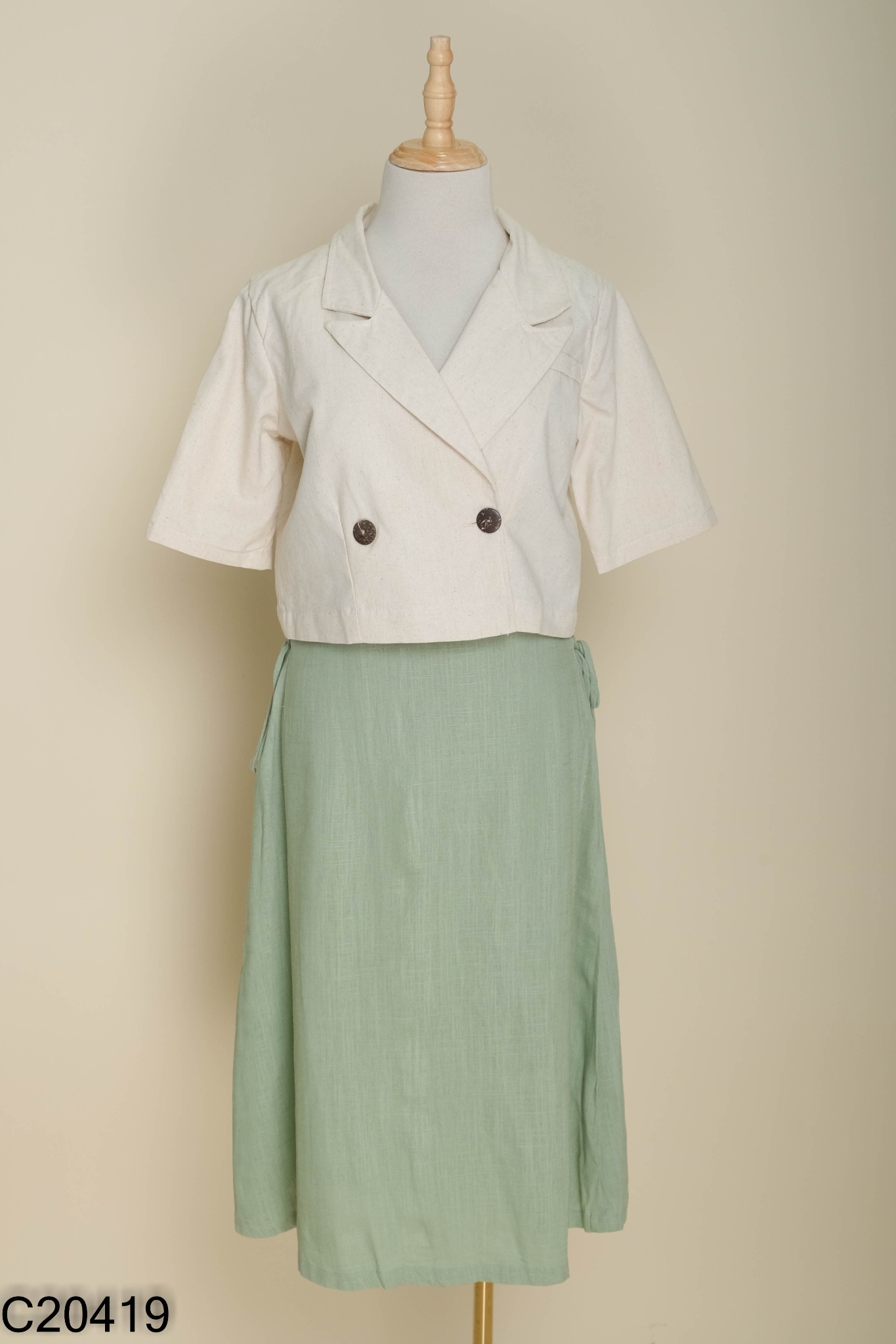 SET Váy hai dây xanh + áo linen be