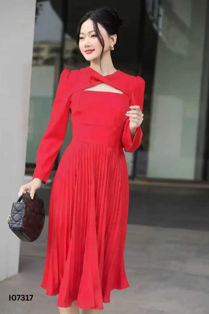 Váy đỏ phối dập ly