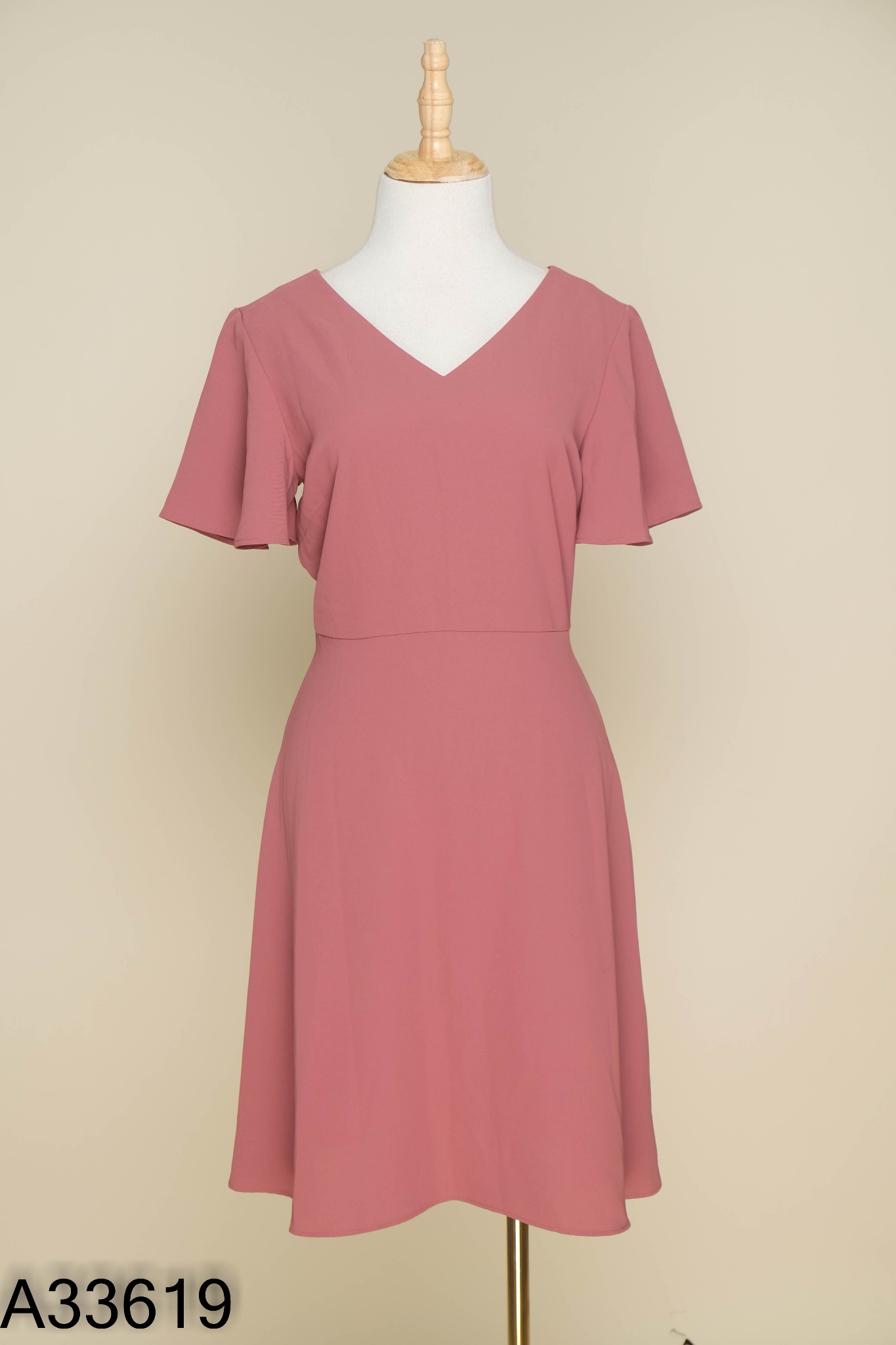 NEWTAG Váy hồng UNIQLO cổ V