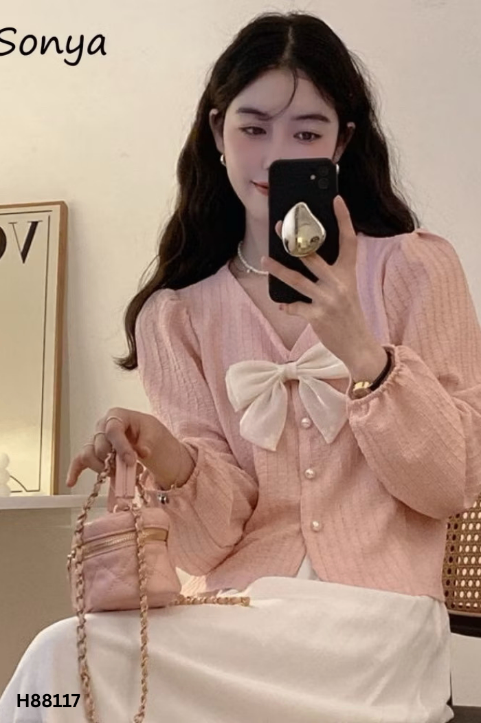 Áo hồng nơ be cúc ngọc