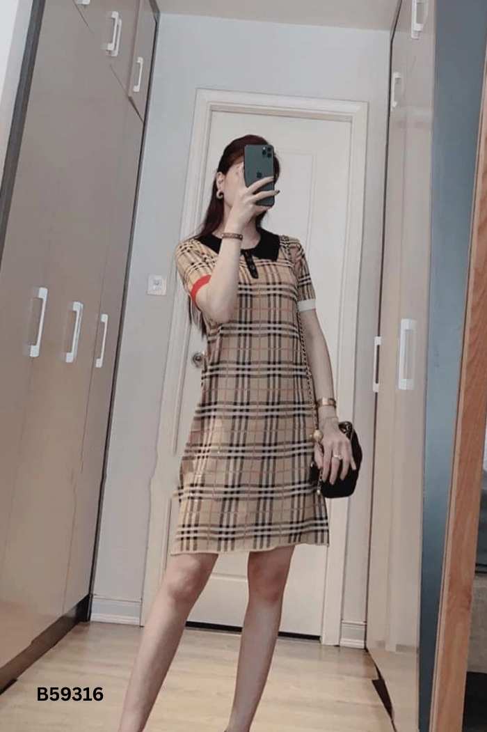 Váy len cổ polo nâu kẻ