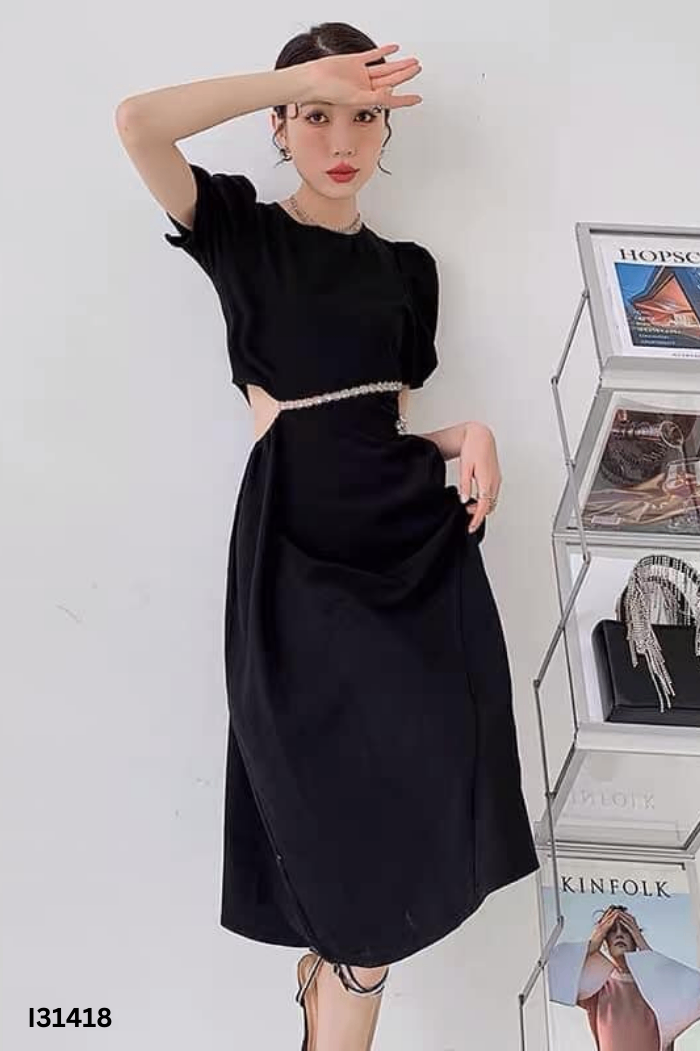 Váy đen eo đính hạt
