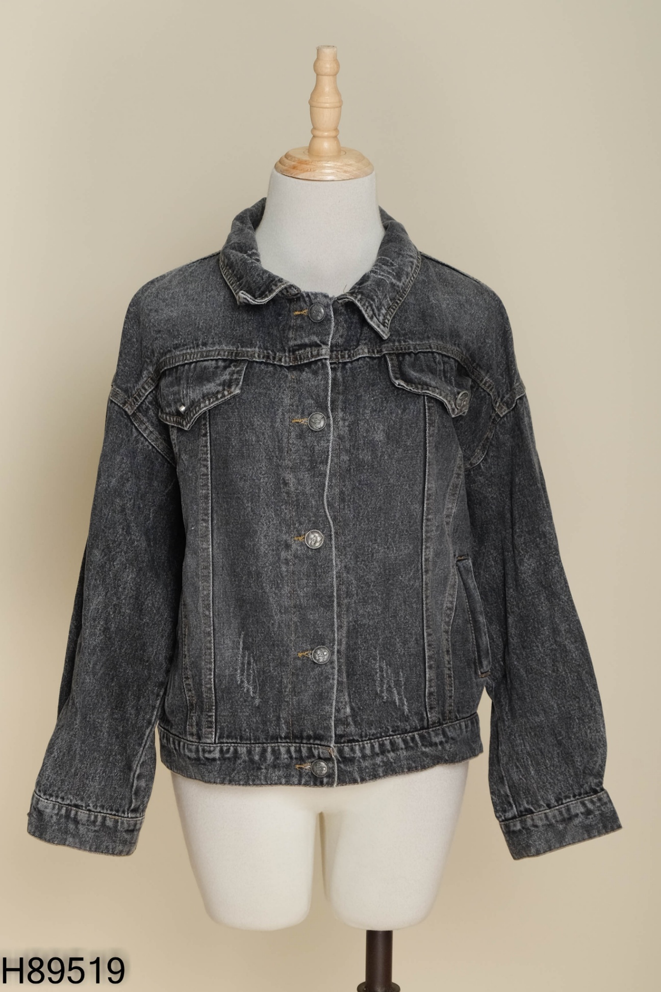 Áo khoác jeans xám đính cườm