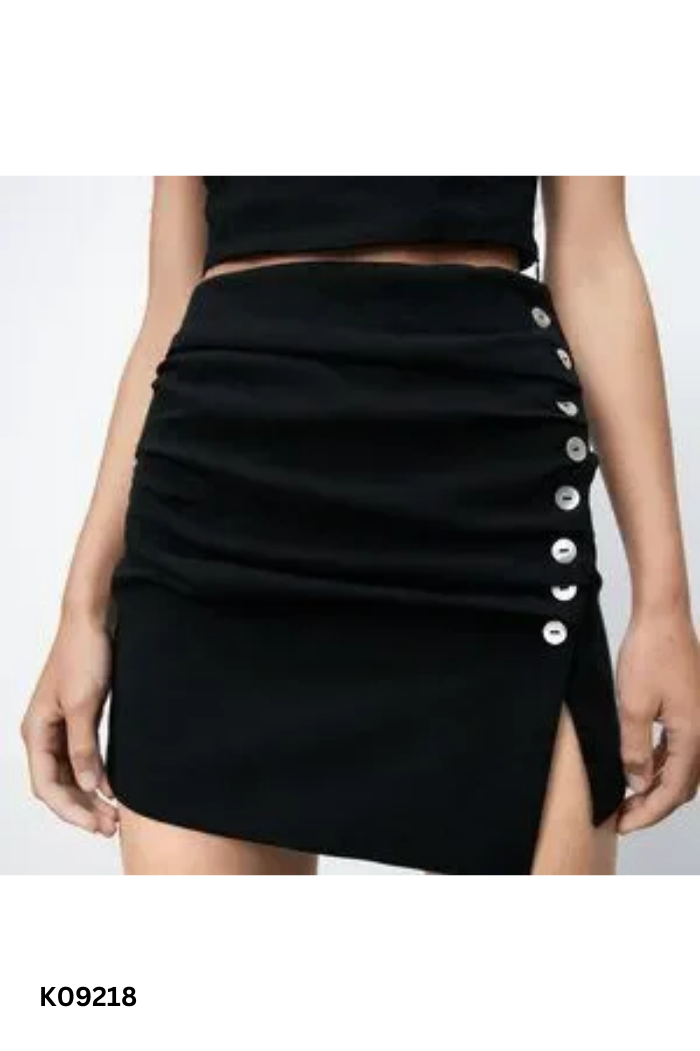 Chân váy đen ZARA (cắt tag) phối khuy