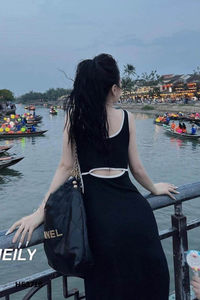Váy thun đen viền trắng