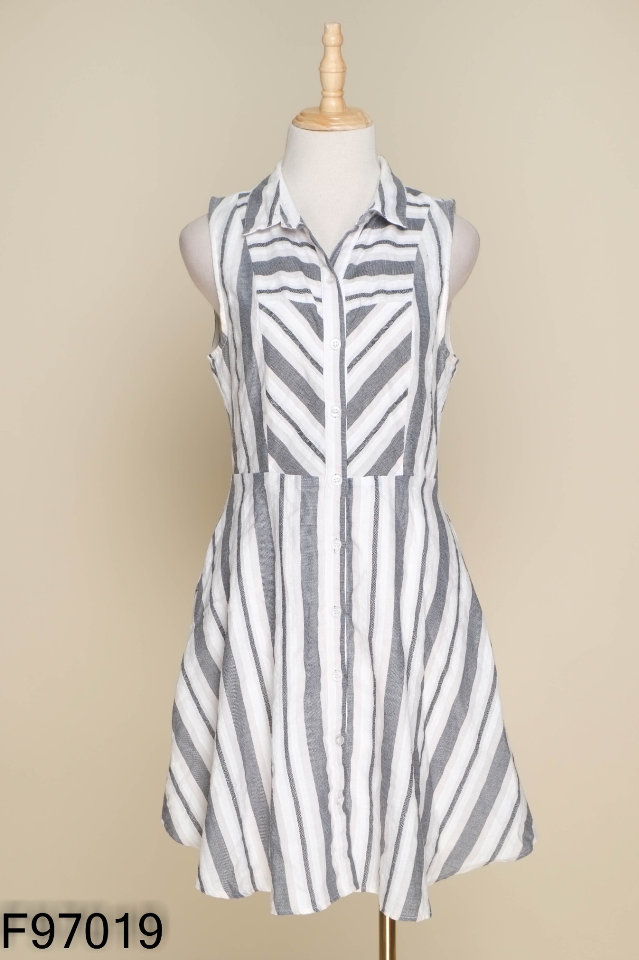 Váy linen BCBG trắng sọc xám