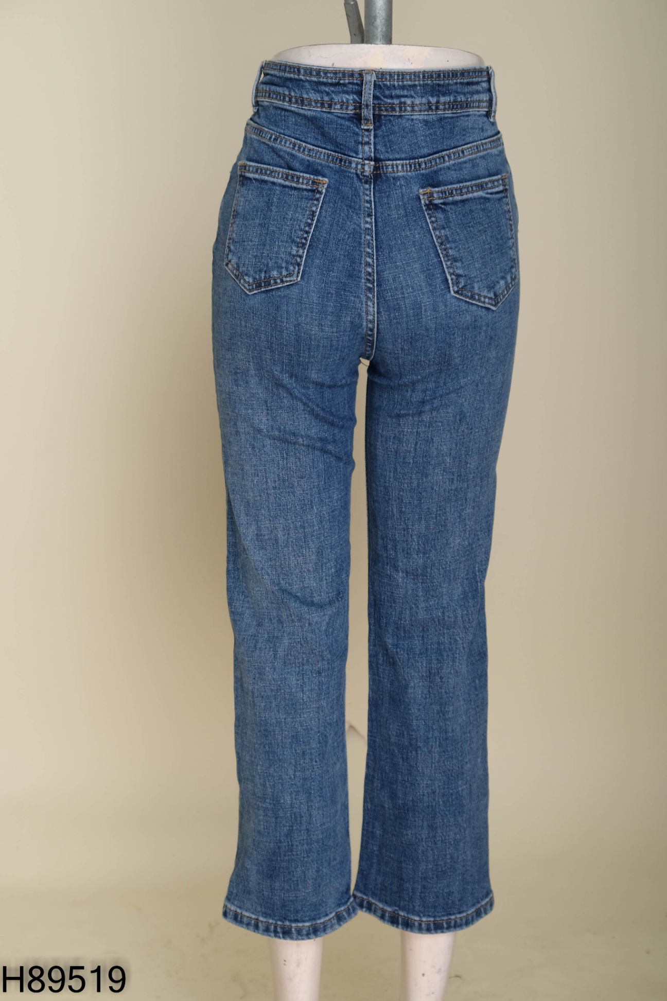 Quần jeans xanh trơn