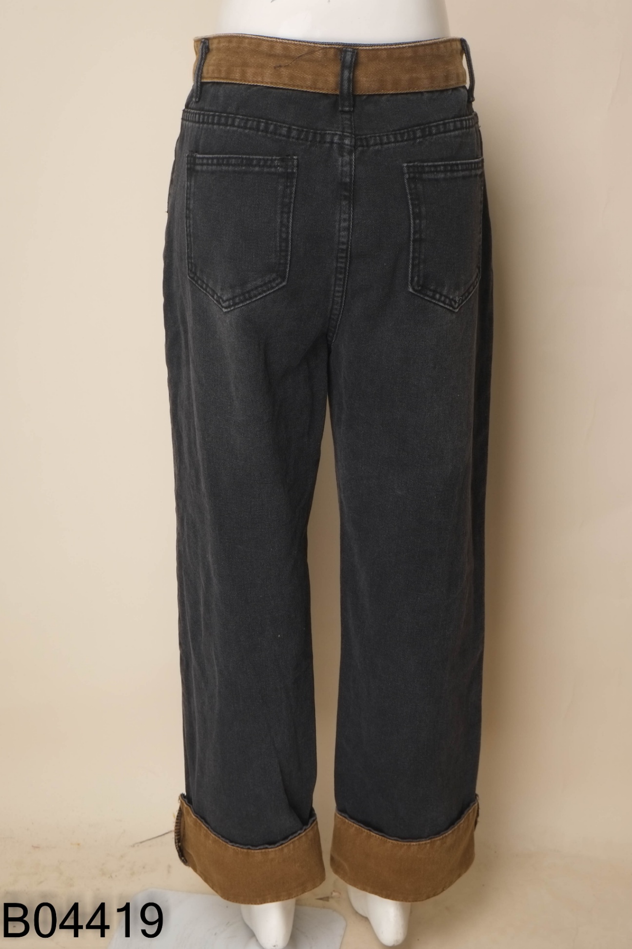 Quần jeans đen phối xanh rêu