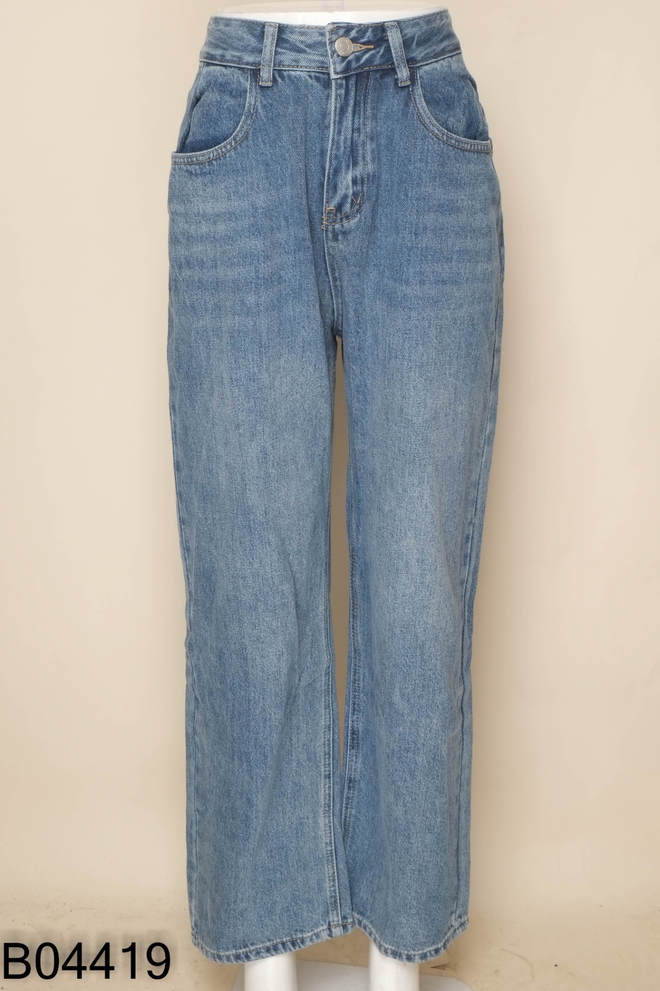 Quần jeans xanh suông